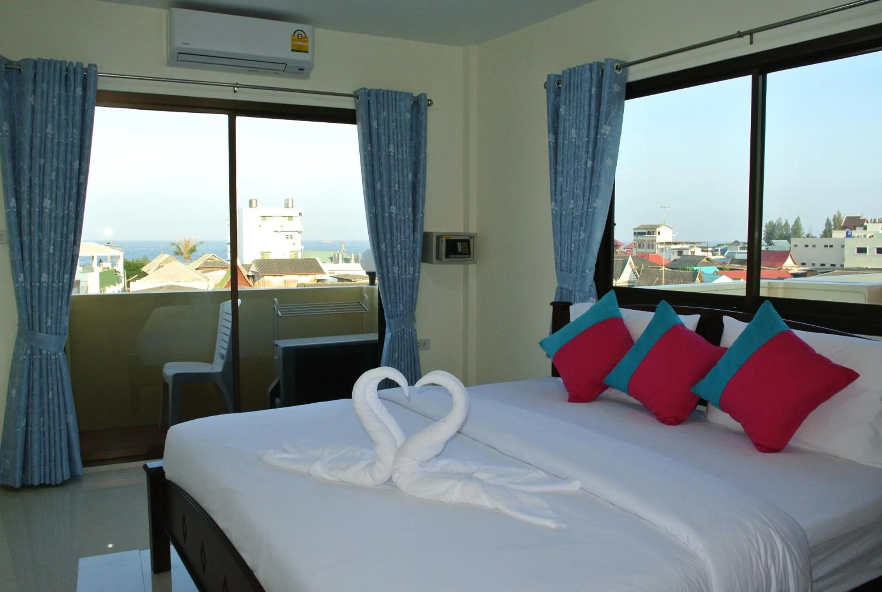 Day, Bed in Baan Taweesuk Guest House