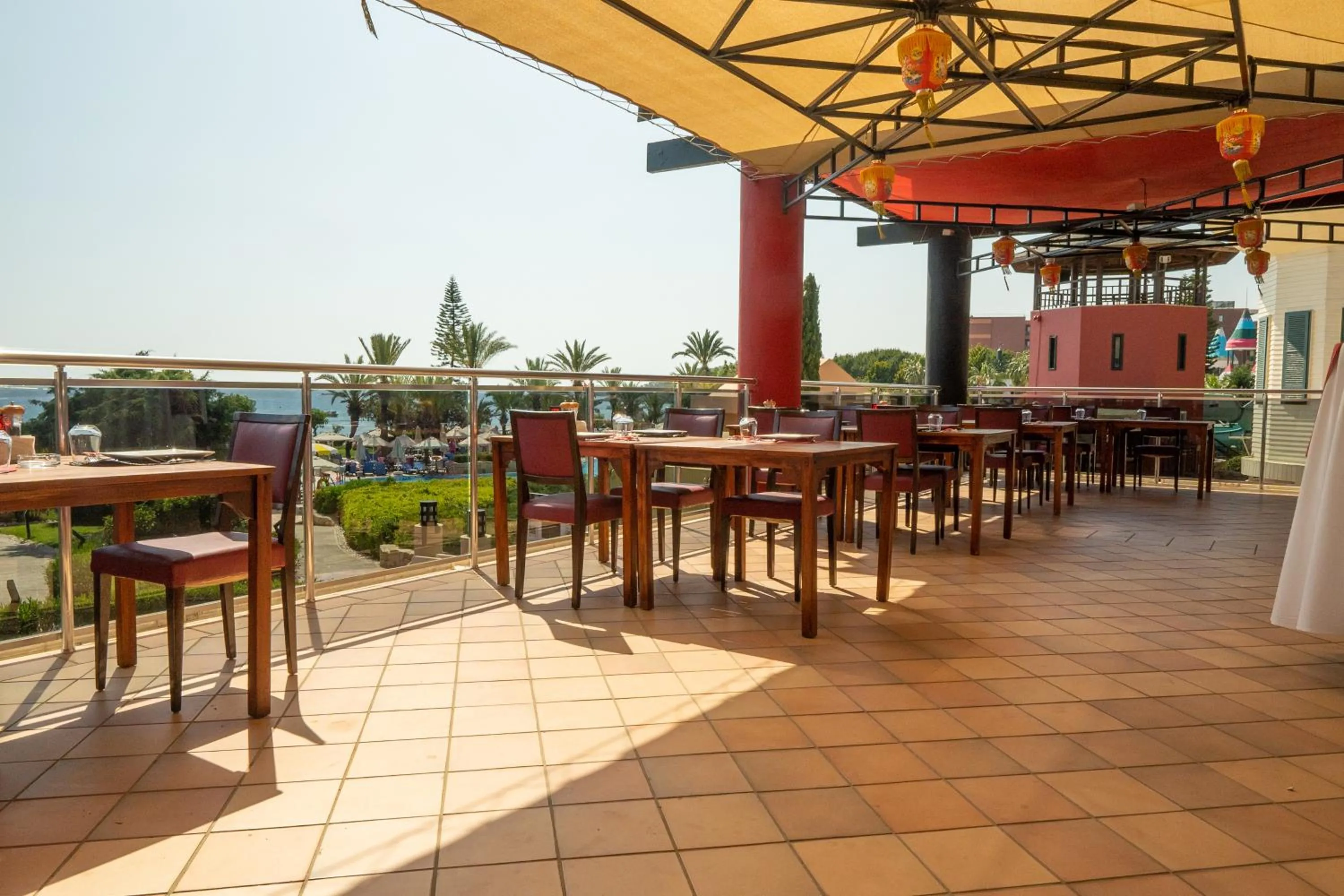 Restaurant/places to eat in AQI Pegasos Royal