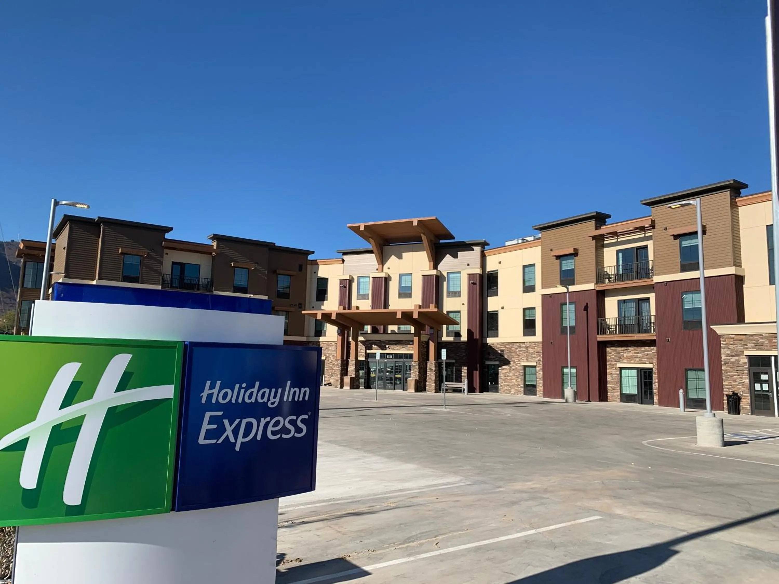 Property building in Holiday Inn Express Durango Downtown- Animas River