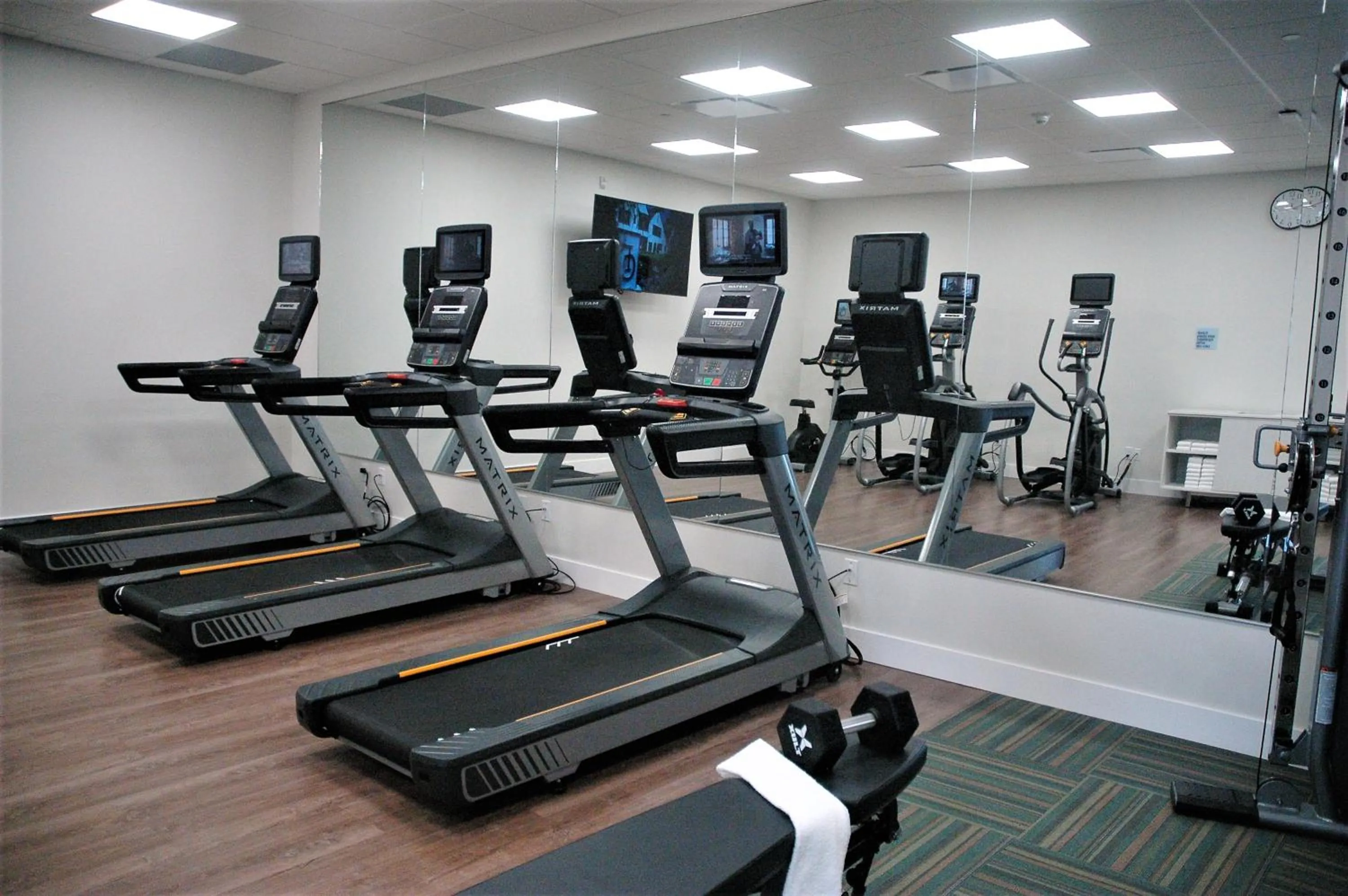 Fitness centre/facilities in Holiday Inn Express & Suites - Edmonton SW – Windermere by IHG