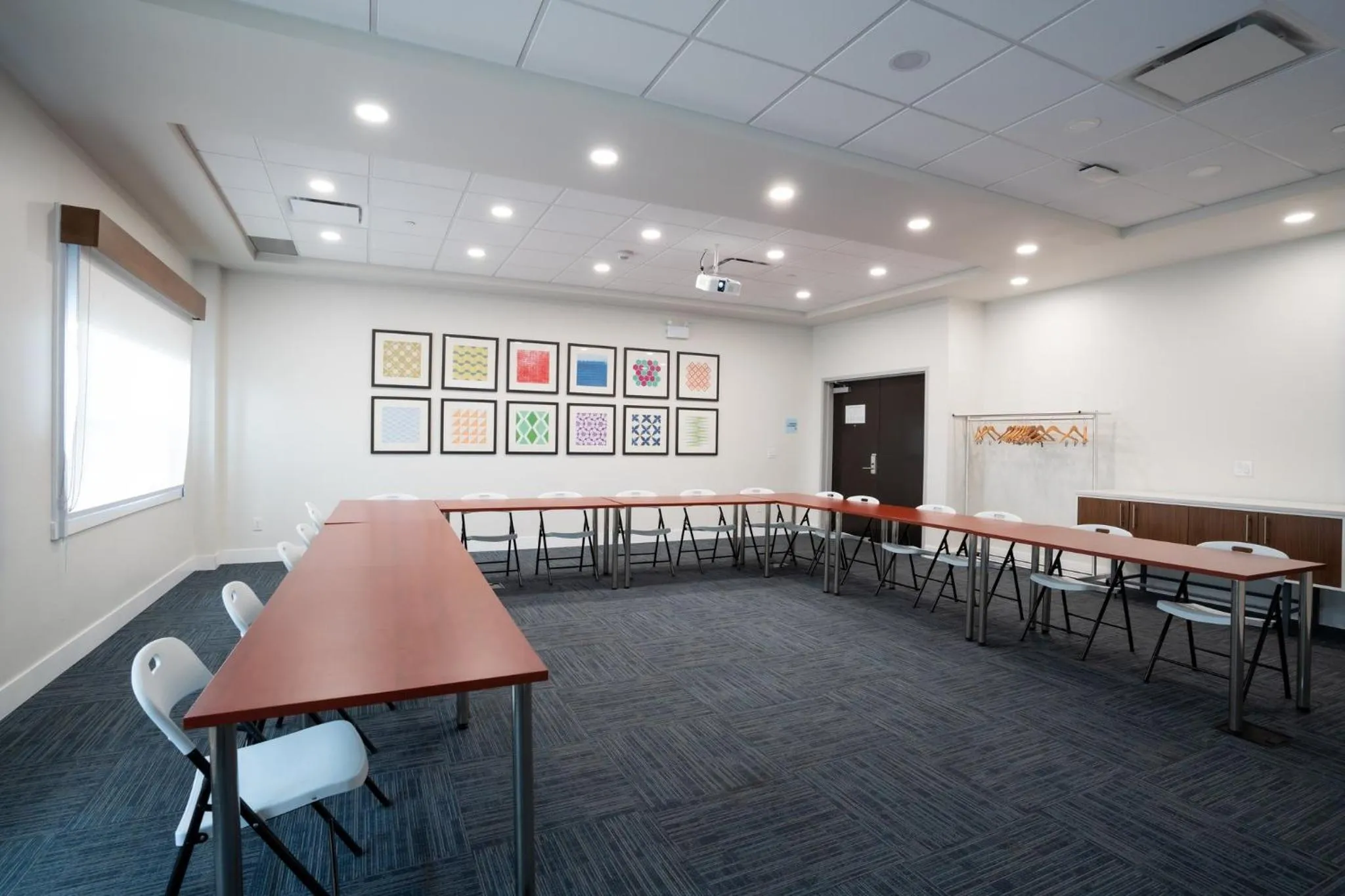 Meeting/conference room in Holiday Inn Express & Suites - Edmonton SW – Windermere by IHG