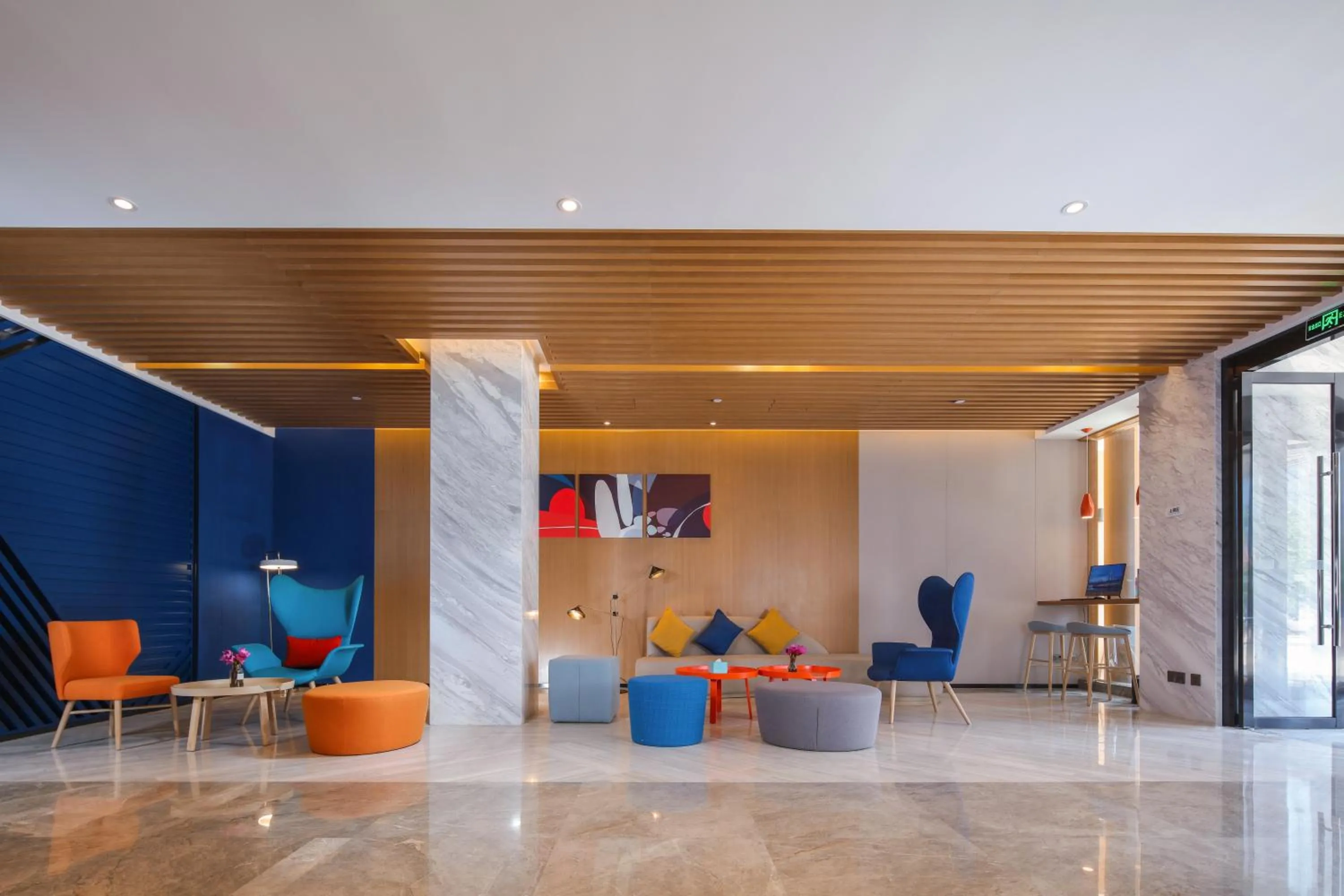 Property building in Holiday Inn Express Chengdu East Railway by lHG - Near The World Games Gymnasium