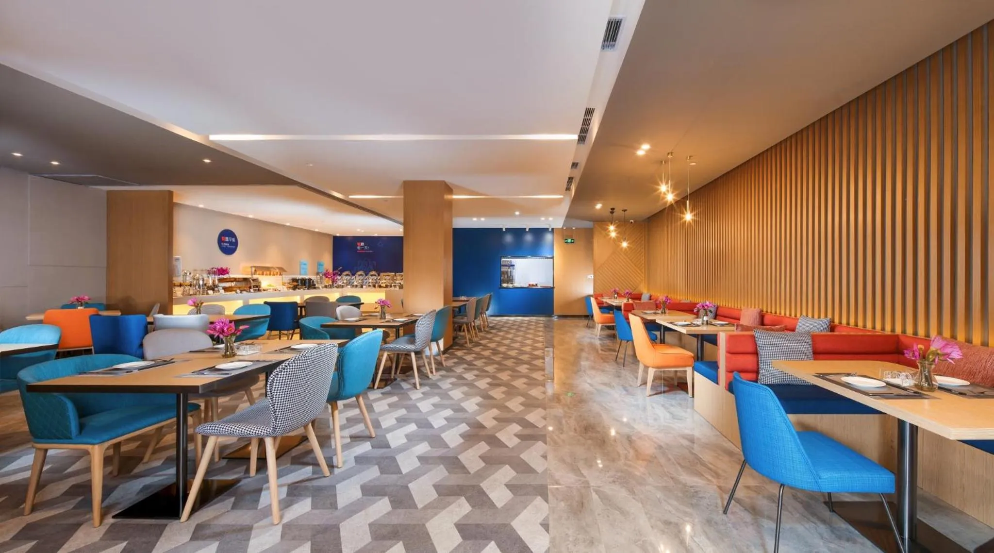 Restaurant/places to eat in Holiday Inn Express Chengdu East Railway by lHG - Near The World Games Gymnasium