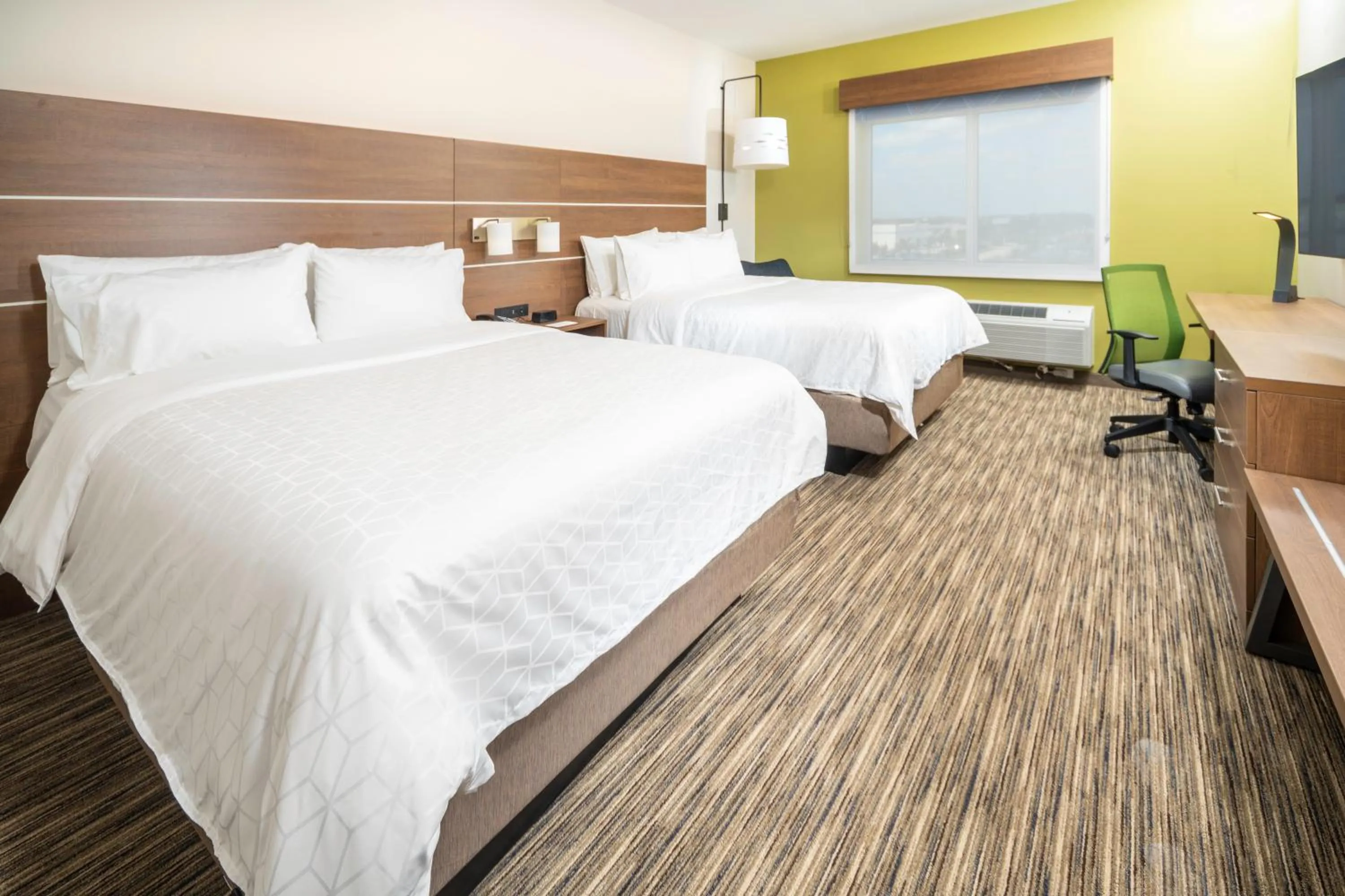 Photo of the whole room, Bed in Holiday Inn Express & Suites - Fort Myers Airport by IHG