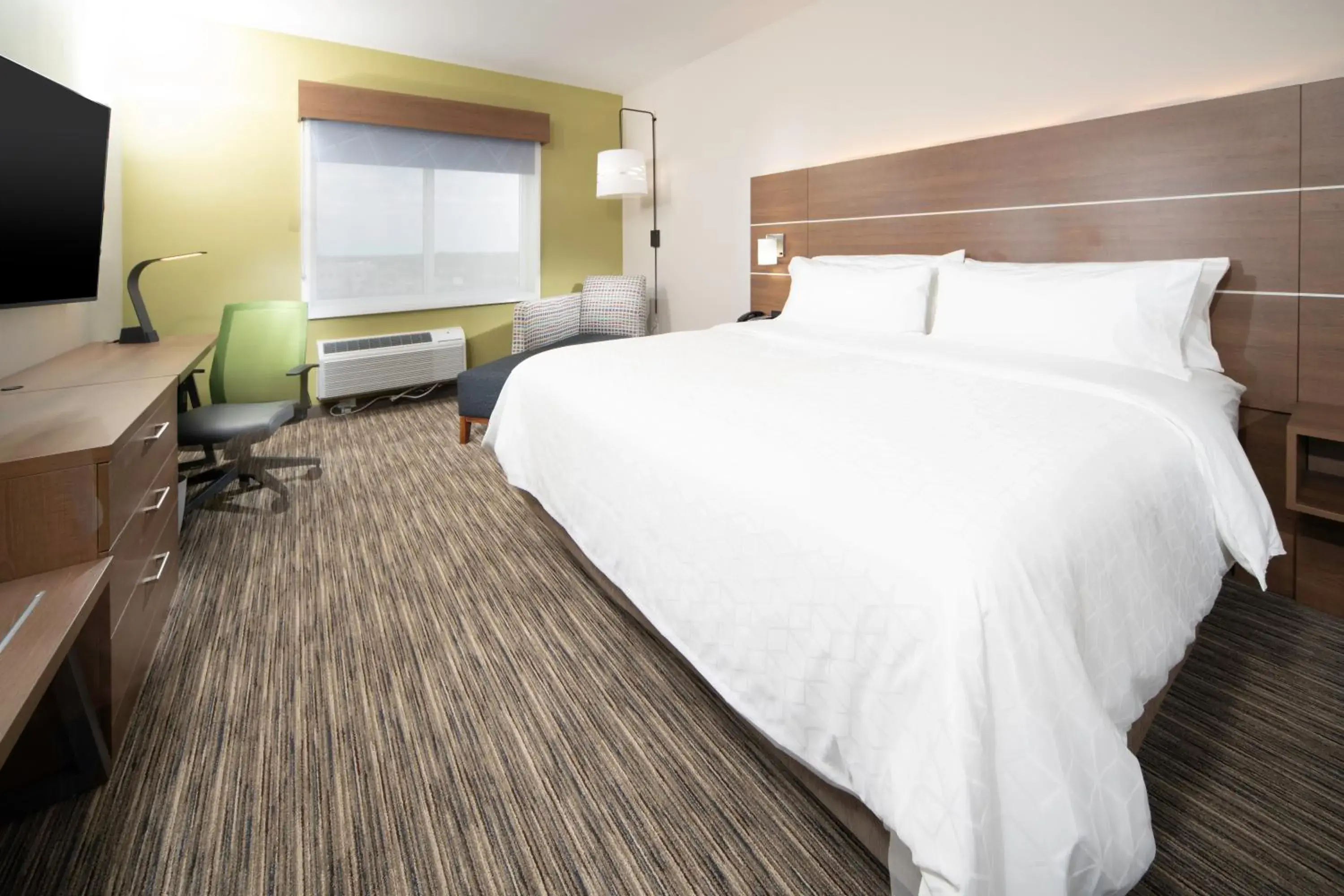 Standard King Room in Holiday Inn Express & Suites - Fort Myers Airport by IHG Standard King Room in Holiday Inn Express & Suites - Fort Myers Airport by IHG