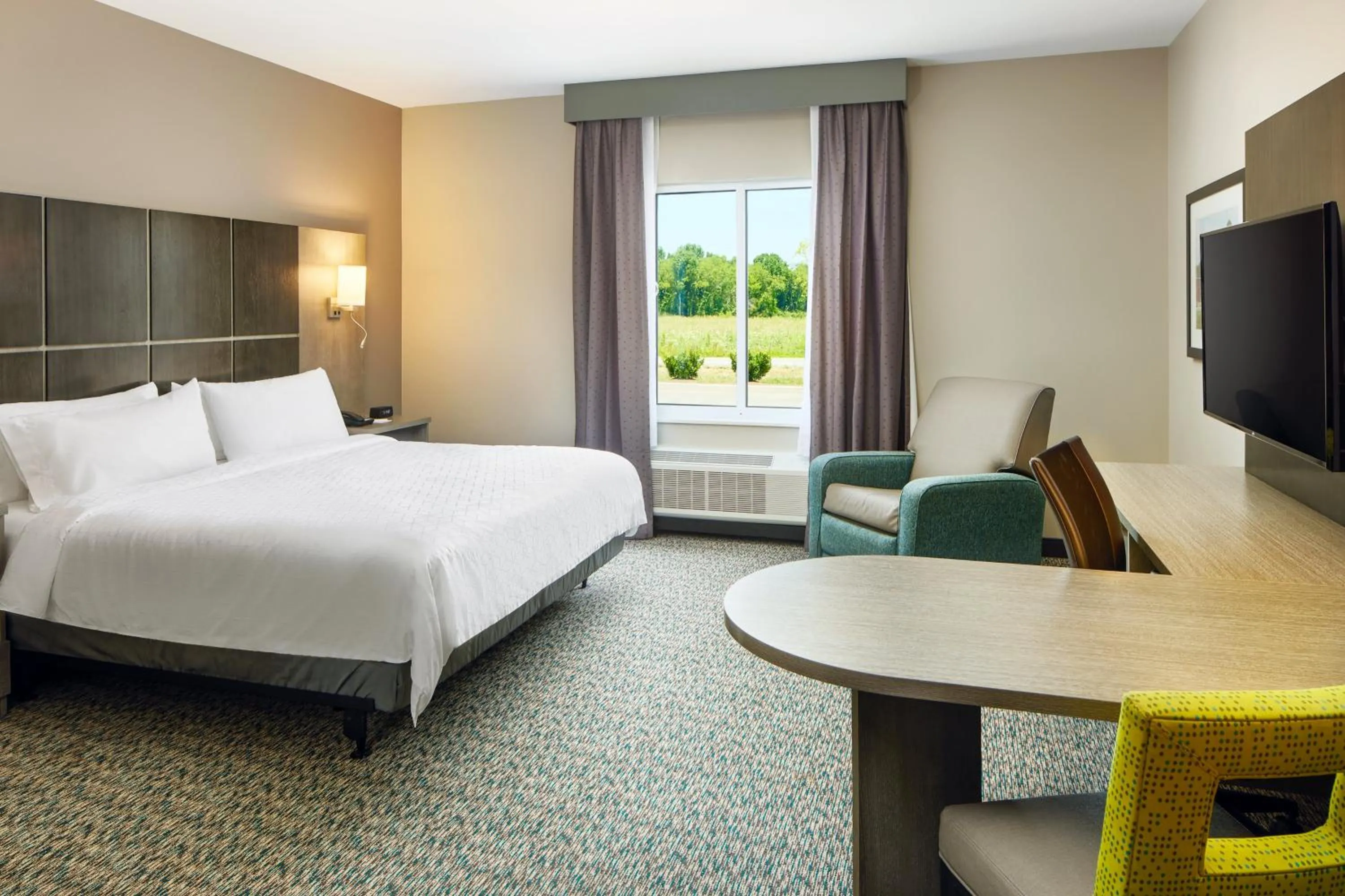Photo of the whole room, Bed in Candlewood Suites - Lebanon by IHG