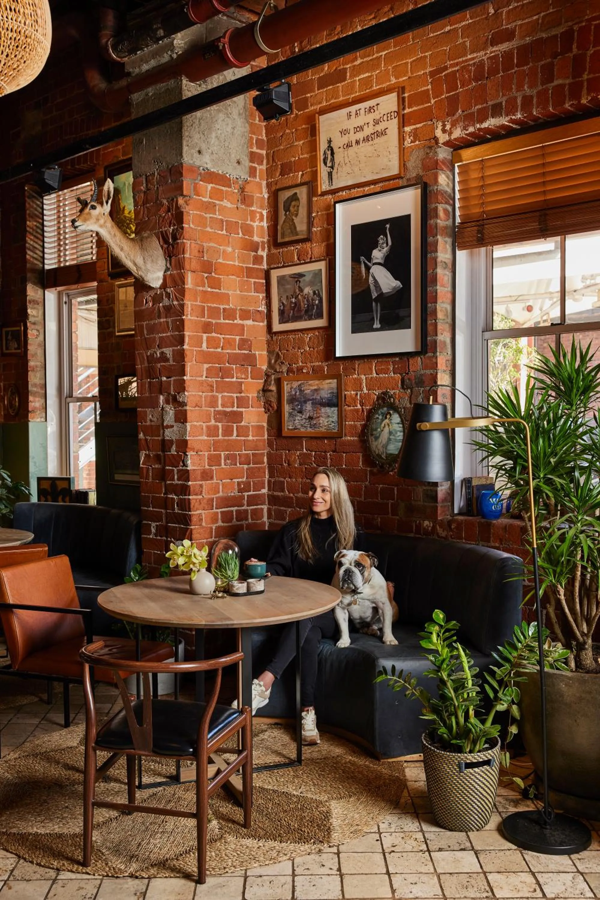 Dining area in Old Foundry Hotel by Ideas Cartel