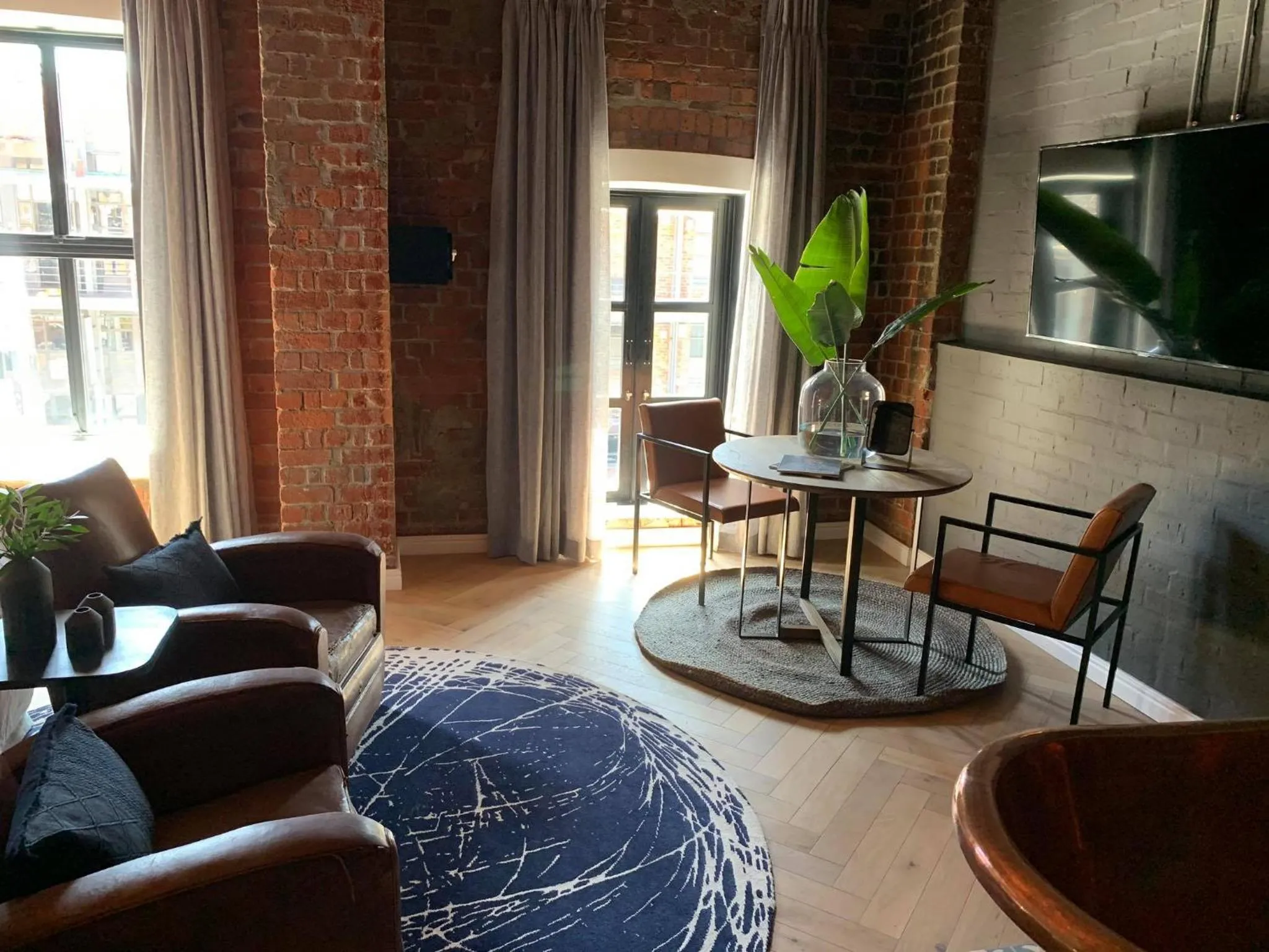 Living room in Old Foundry Hotel by Ideas Cartel