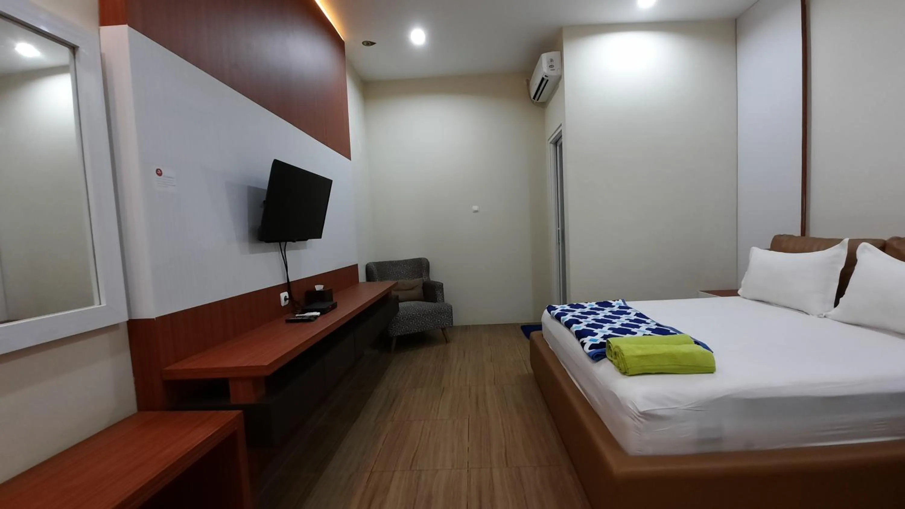 Bed in The Peak Guest House