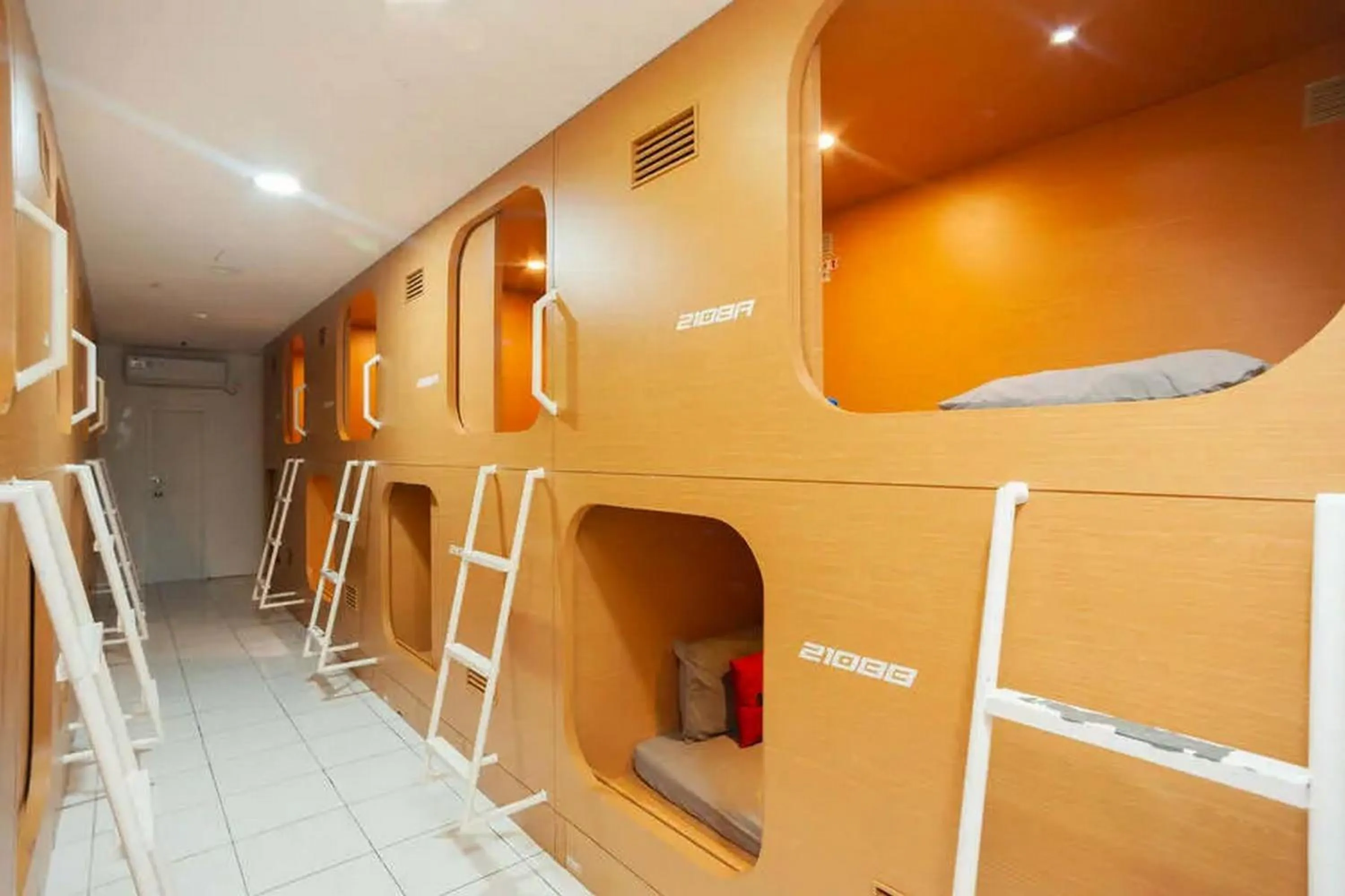 Bedroom in RedDoorz Hostel near Taman Puring