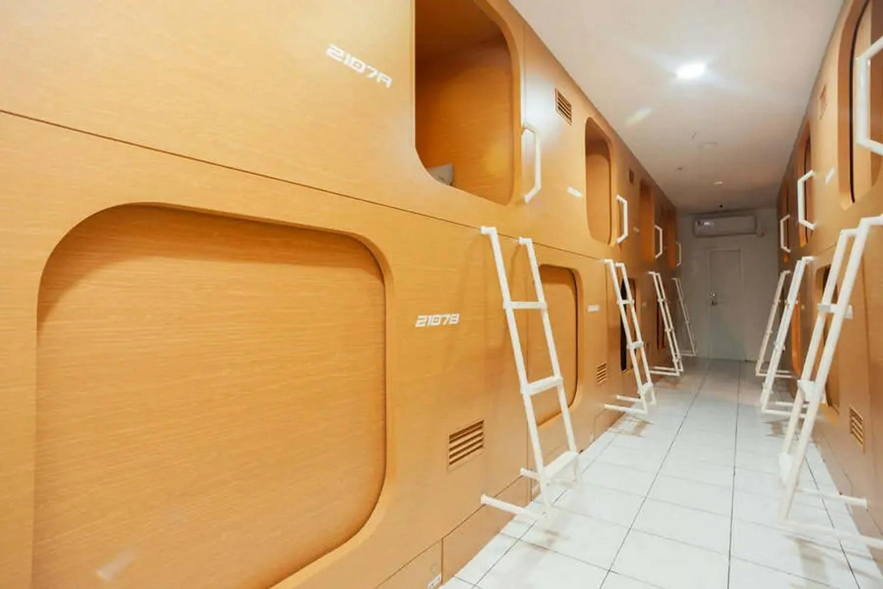 Bedroom in RedDoorz Hostel near Taman Puring