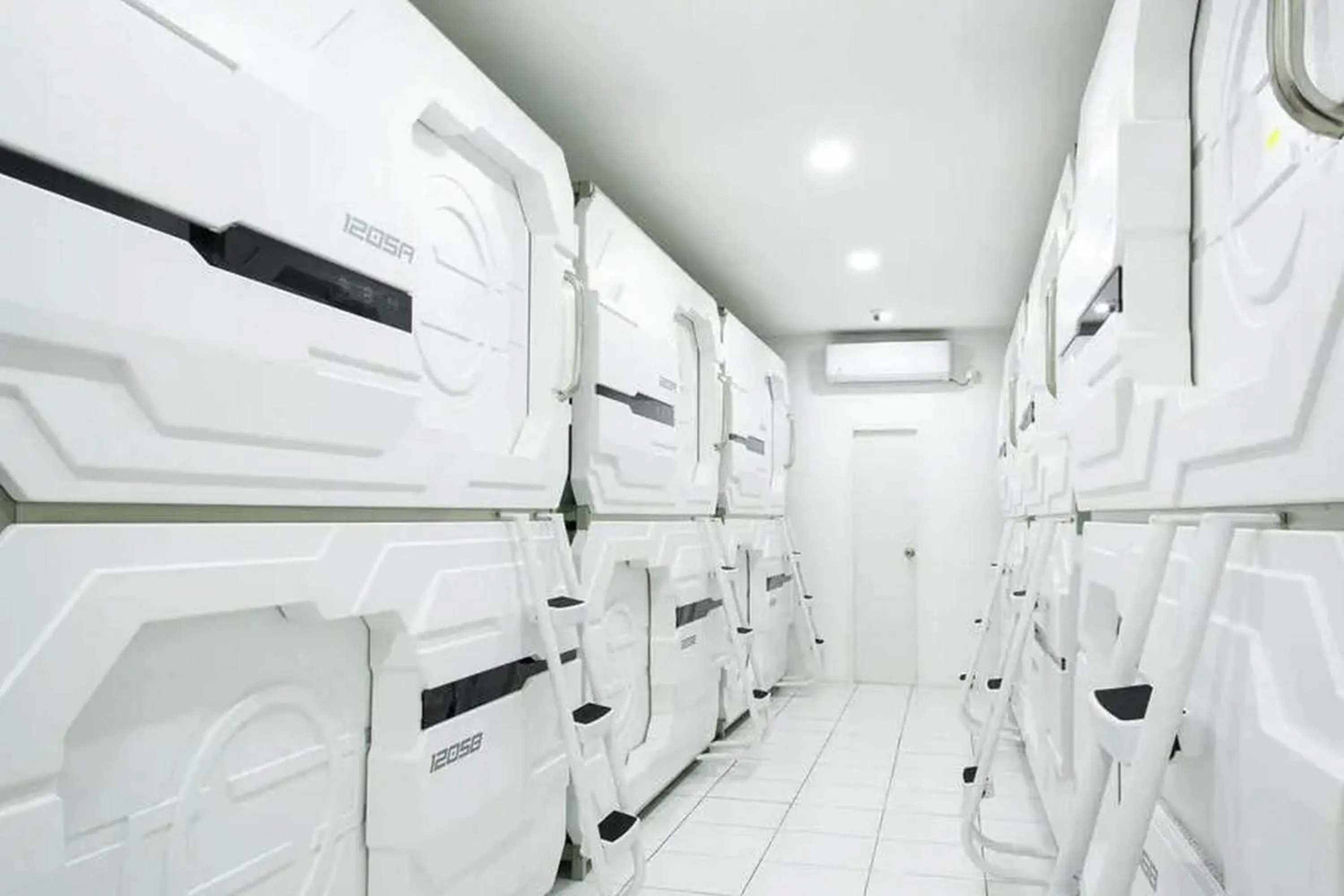 Bedroom in RedDoorz Hostel near Taman Puring