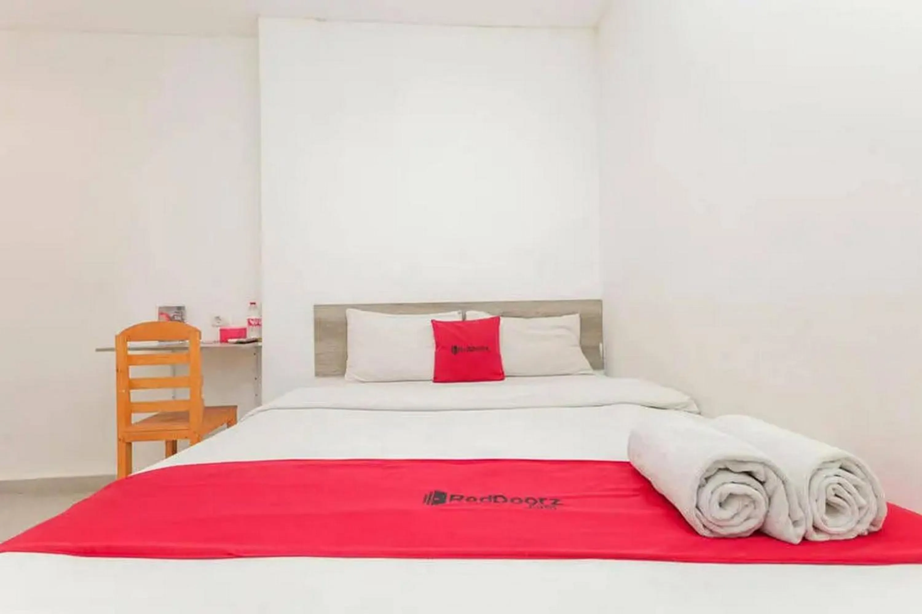 Bedroom, Bed in RedDoorz near Kaza Mall Surabaya