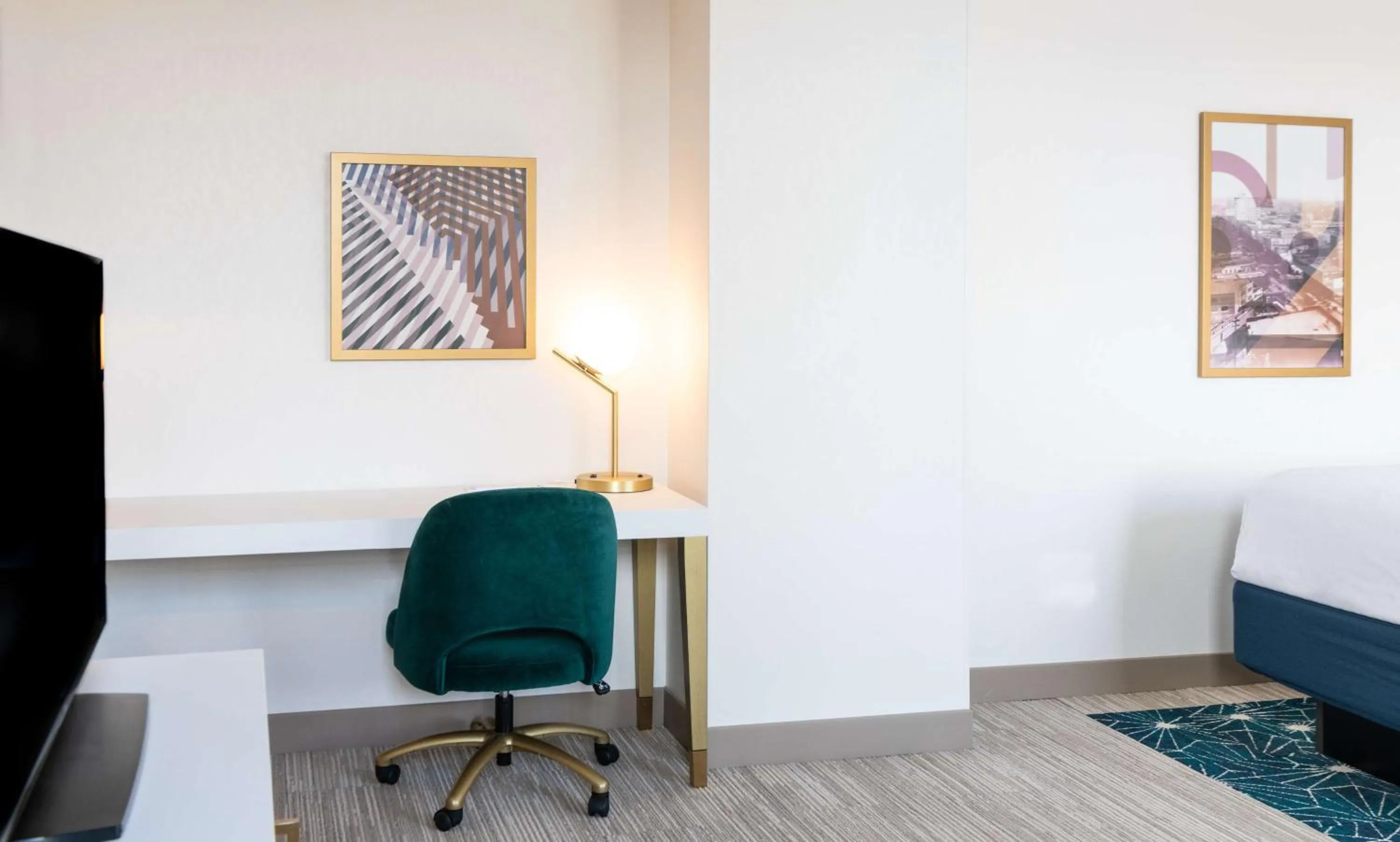 Bedroom in Hilton Garden Inn Flint Downtown