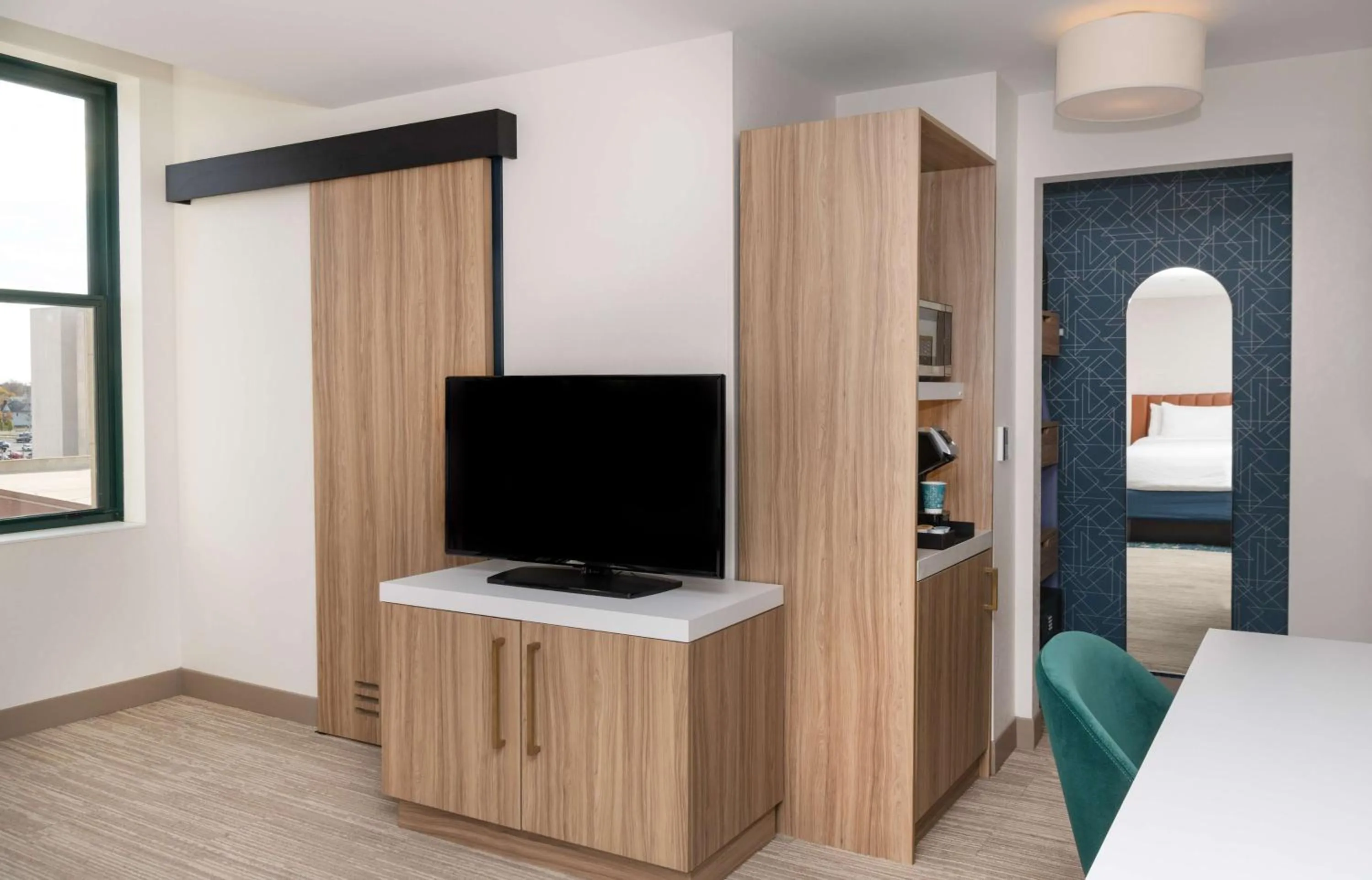 Bedroom, Bed in Hilton Garden Inn Flint Downtown