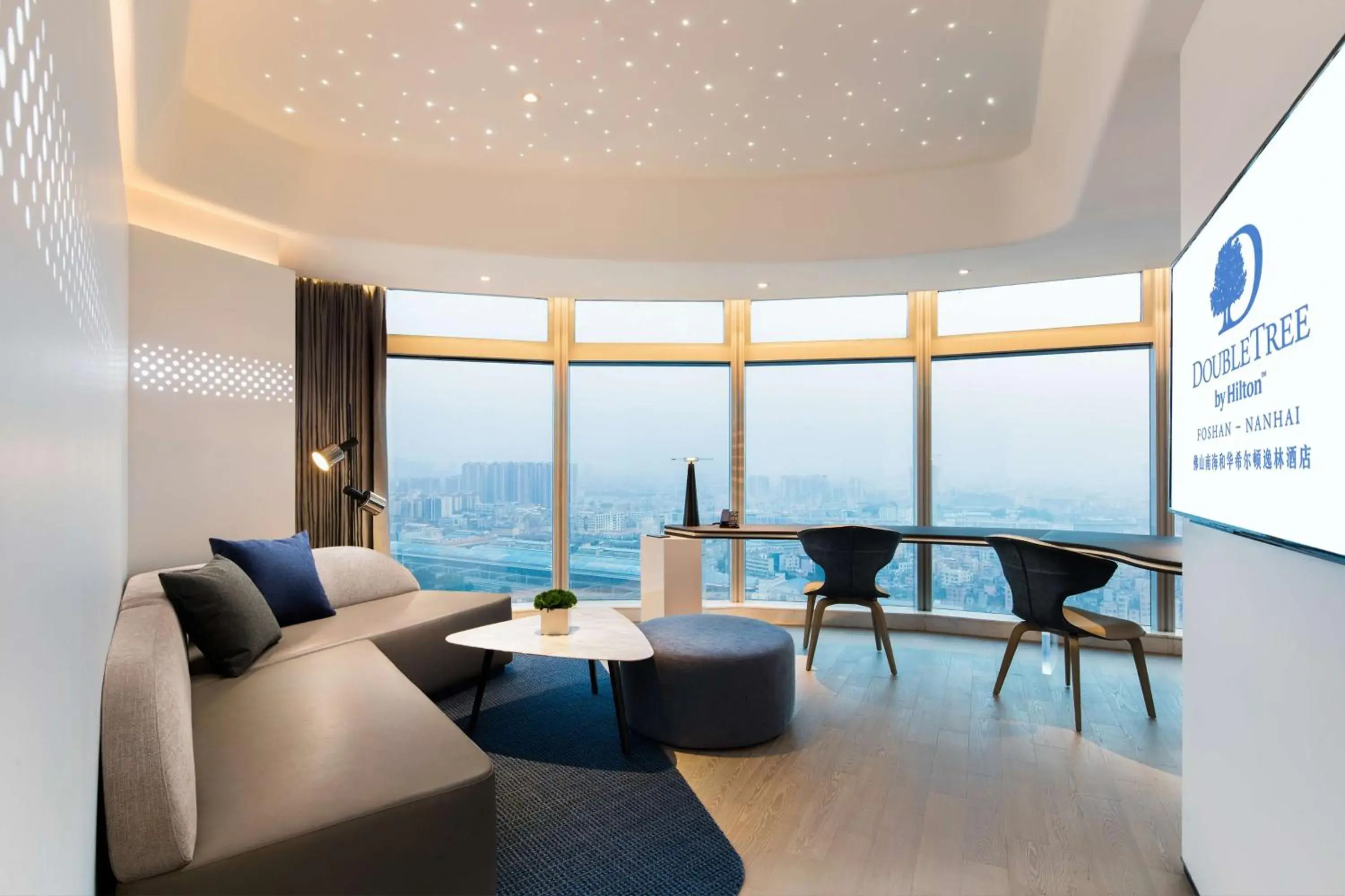 One-Bedroom King Suite in Doubletree by Hilton Foshan Nanhai-Free Canton Fair Shuttle Bus One-Bedroom King Suite in Doubletree by Hilton Foshan Nanhai-Free Canton Fair Shuttle Bus