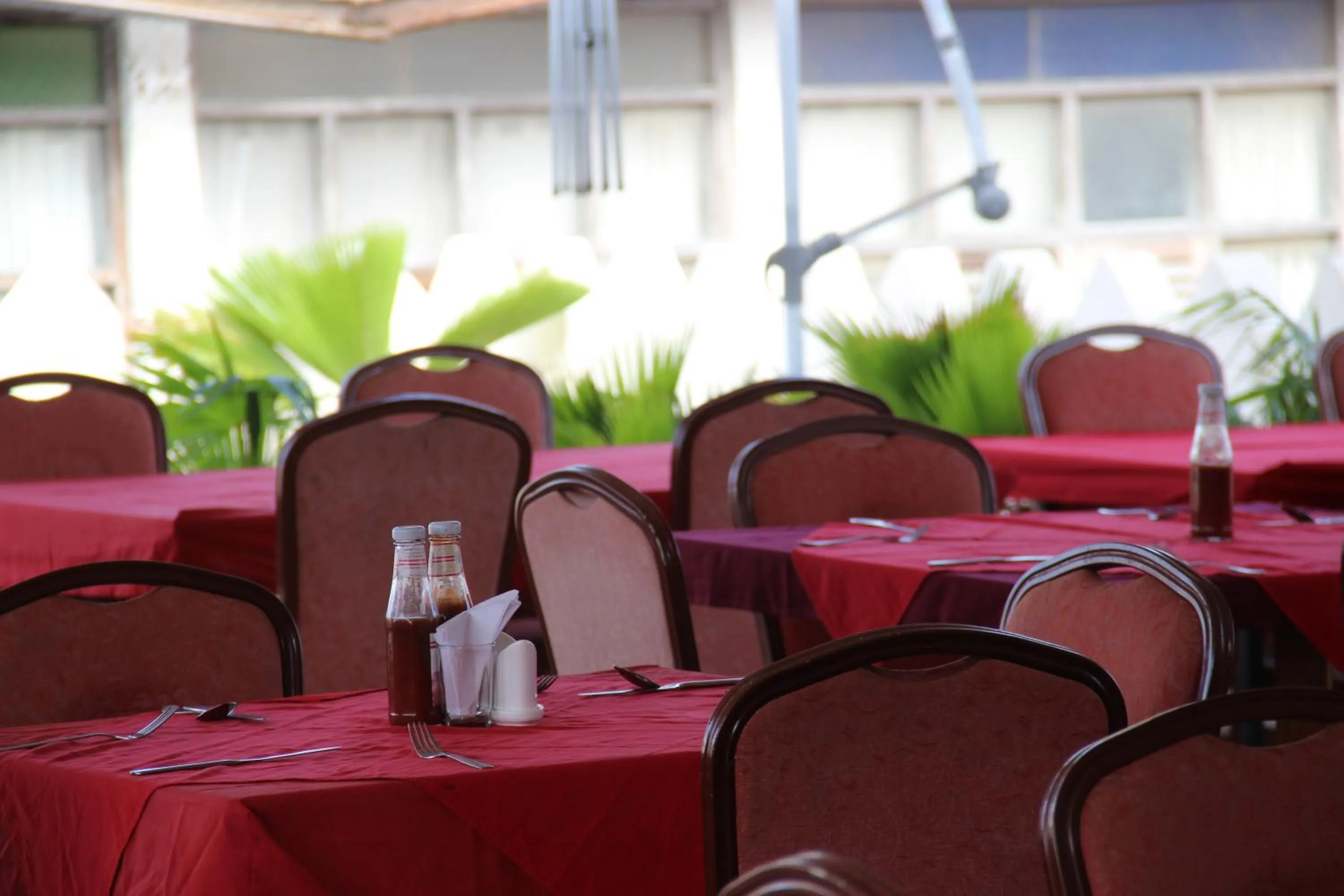 Restaurant/places to eat in Al-Minar Hotel