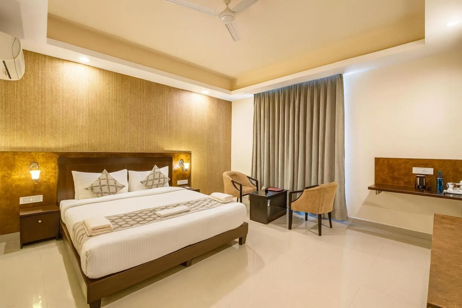 Bed in Hotel Zion Inn, Cantonment, Varanasi