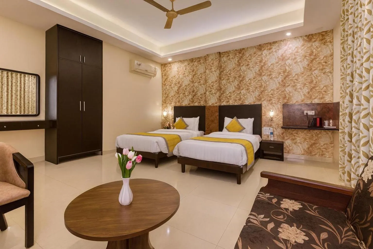 Bed in Hotel Zion Inn, Cantonment, Varanasi