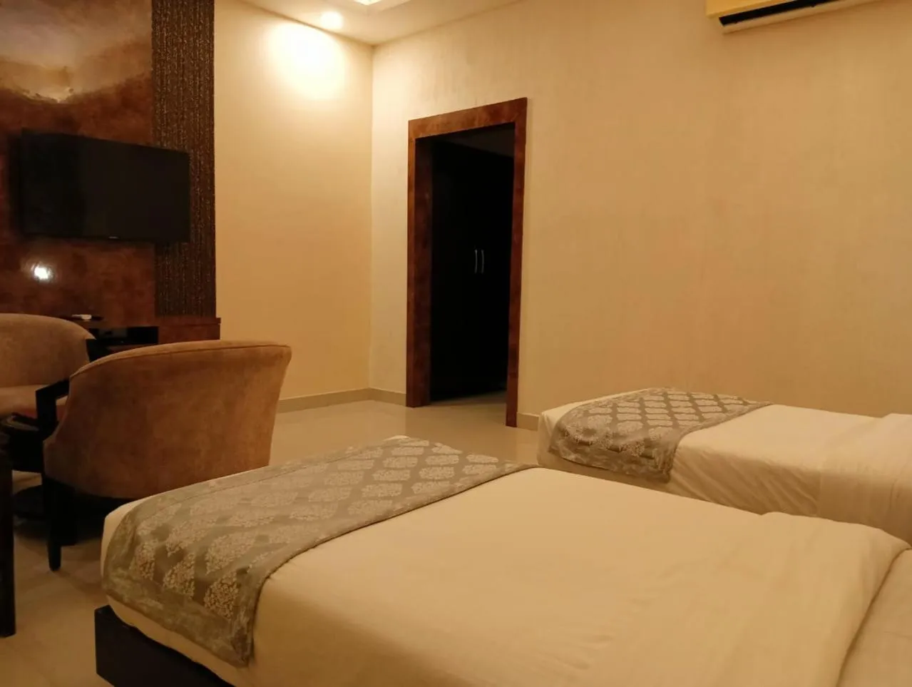 Bed in Hotel Zion Inn, Cantonment, Varanasi