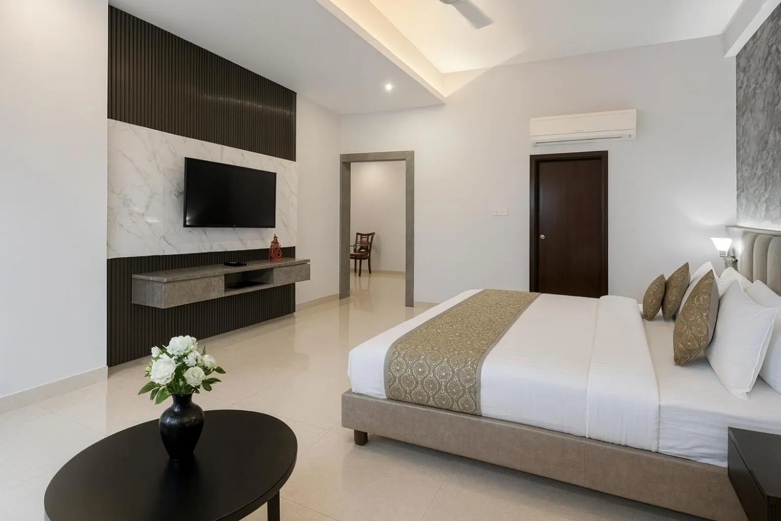 Communal lounge/ TV room, Bed in Hotel Zion Inn, Cantonment, Varanasi