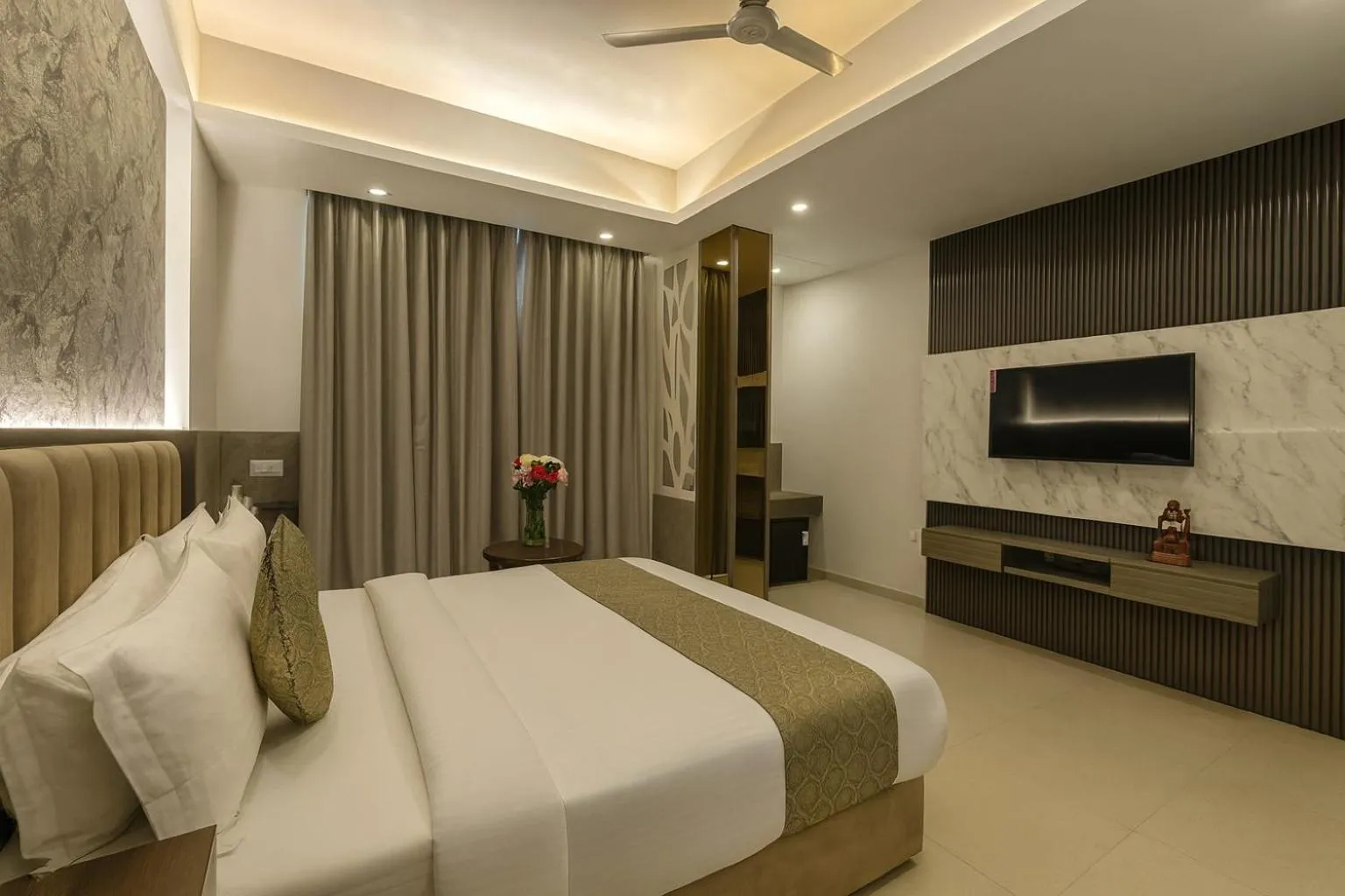 Bed in Hotel Zion Inn, Cantonment, Varanasi