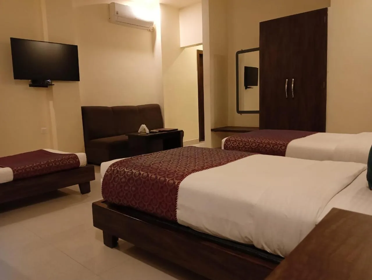 Photo of the whole room, Bed in Hotel Zion Inn, Cantonment, Varanasi