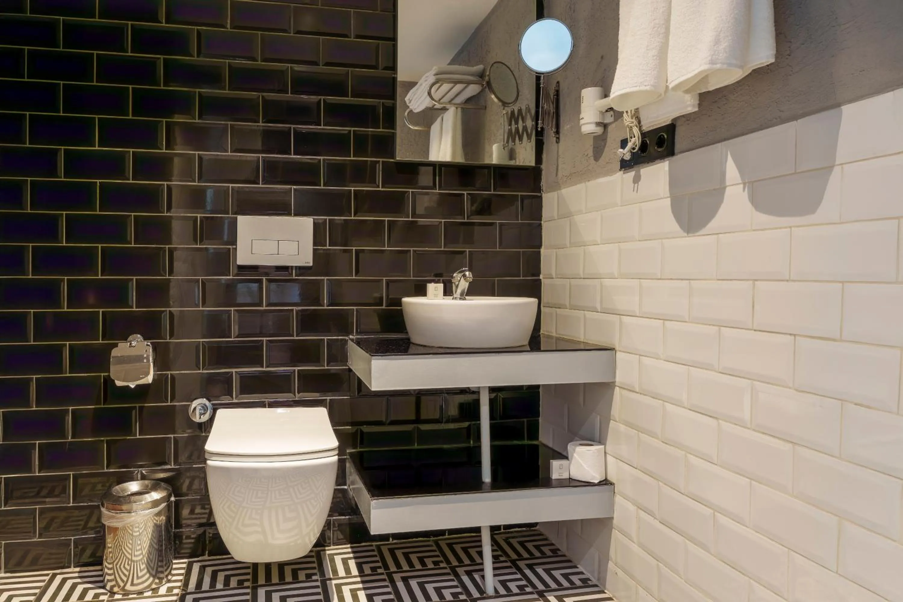 Bathroom in Mielo Lara Hotel