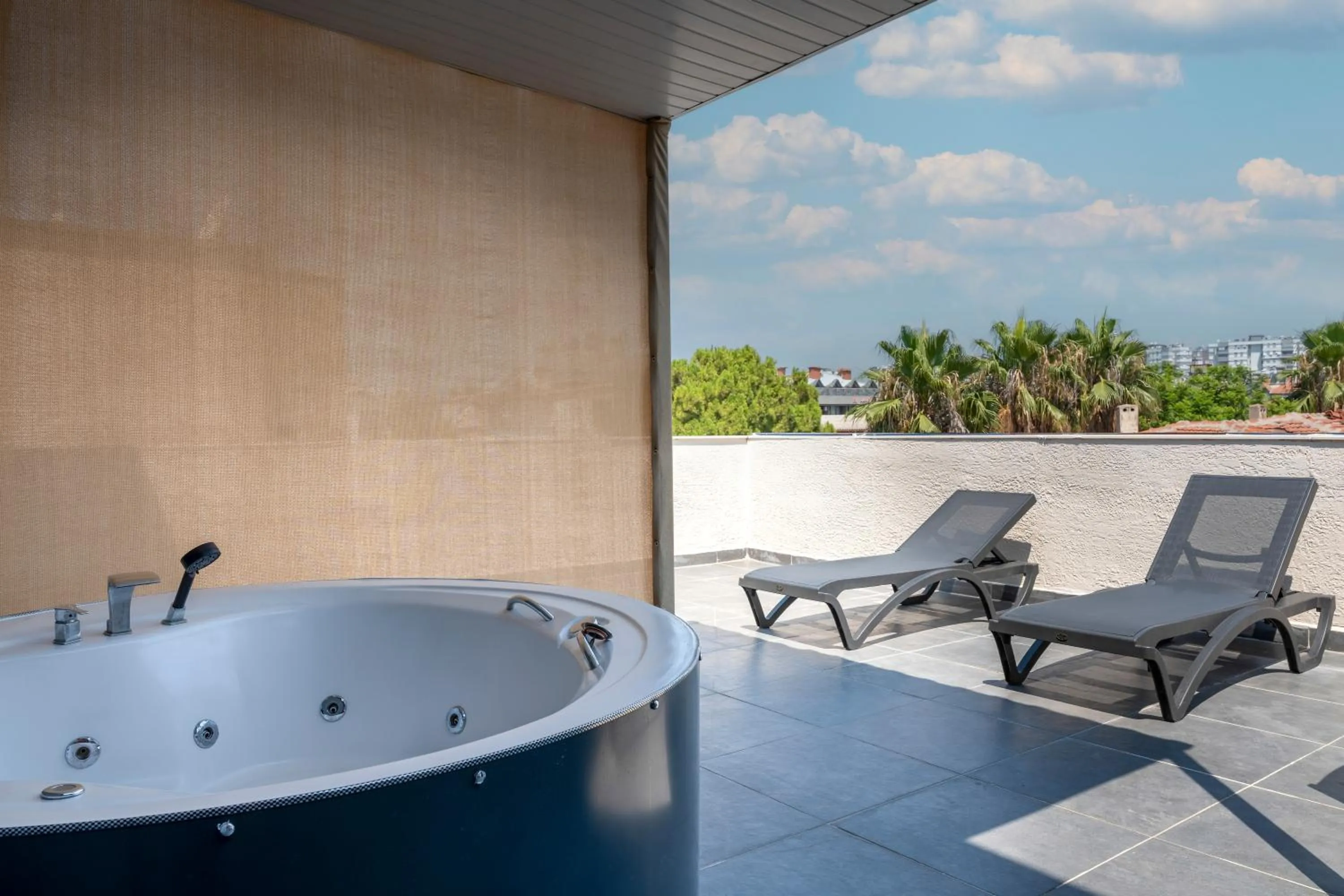 Hot Tub in Mielo Lara Hotel