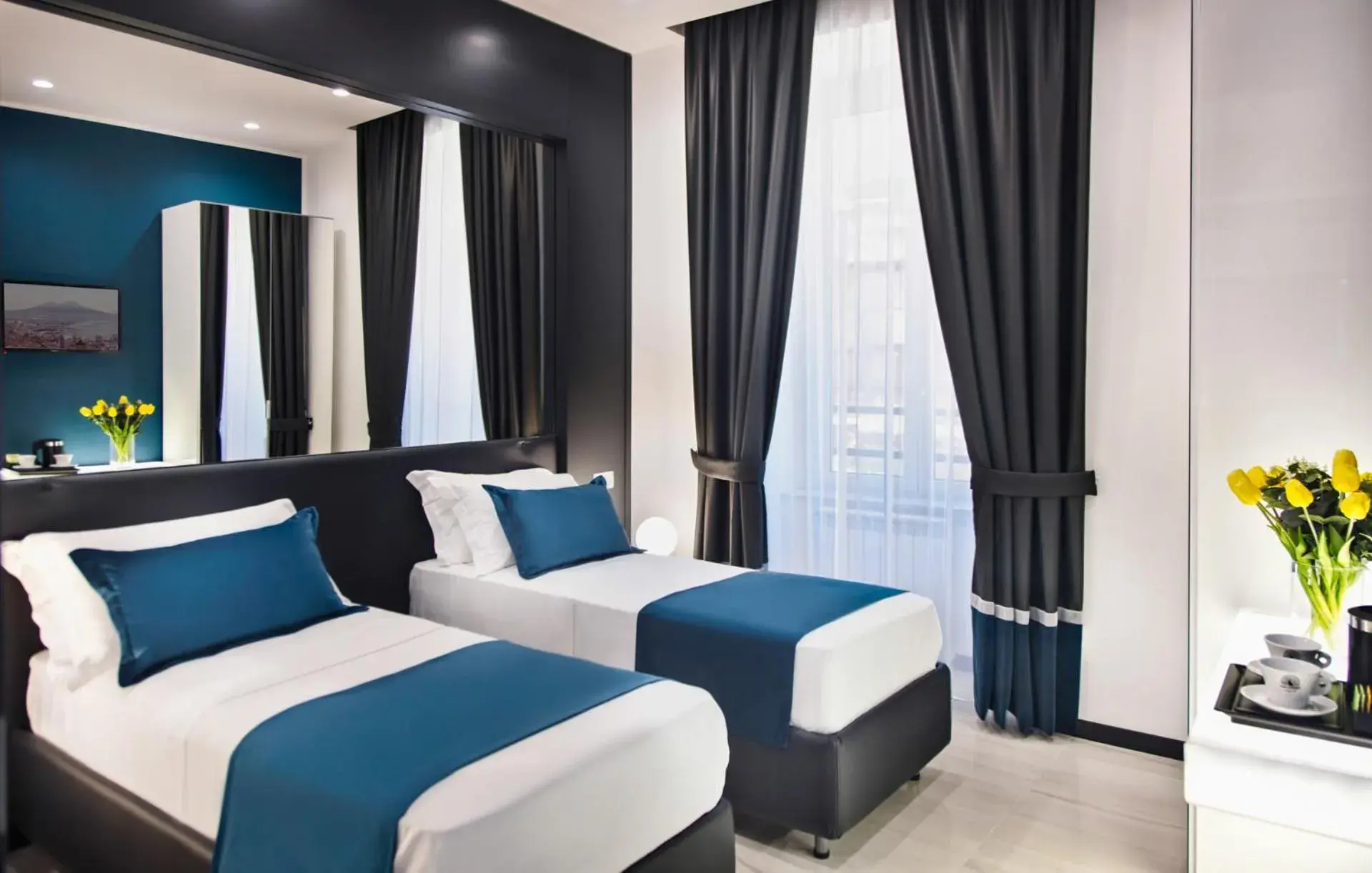 Deluxe Double or Twin Room in La Lepre Napoli Deluxe Double or Twin Room in La Lepre Napoli