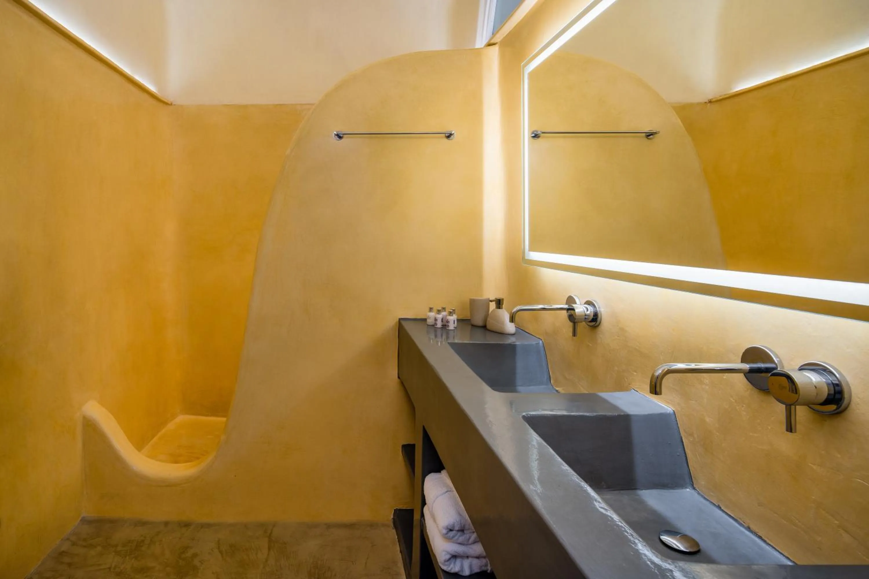 Bathroom in Siete Mares Luxury Suites
