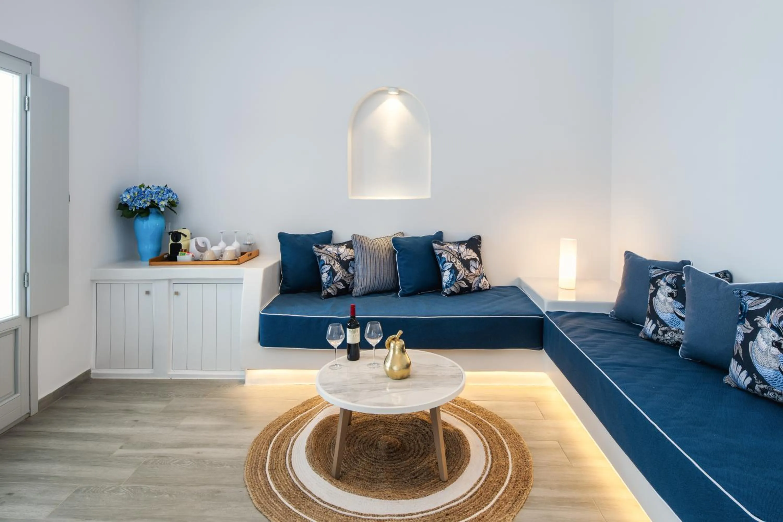 Seating area in Siete Mares Luxury Suites