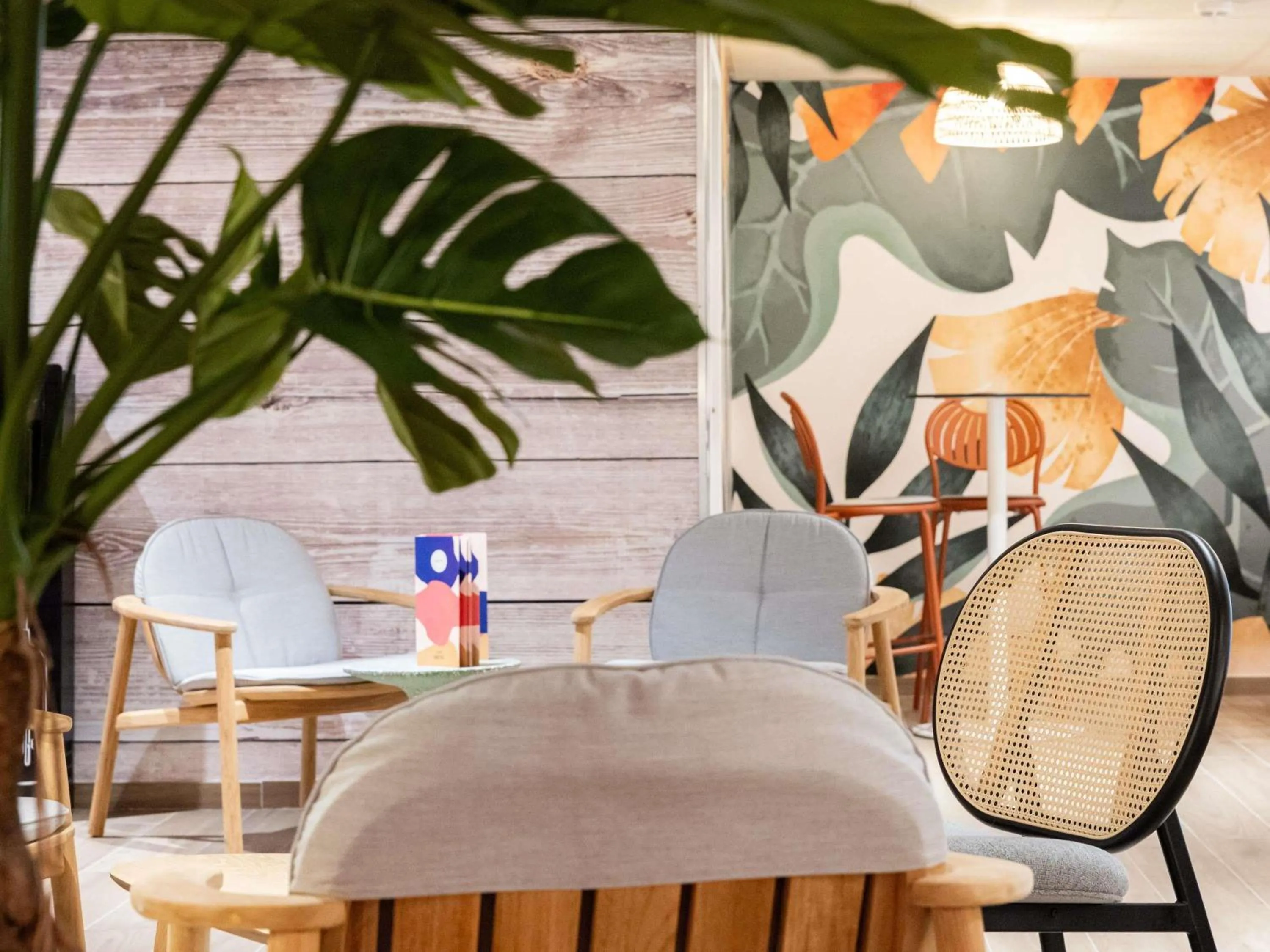 Property building, Bed in ibis Beziers Est Mediterranee A9/A75