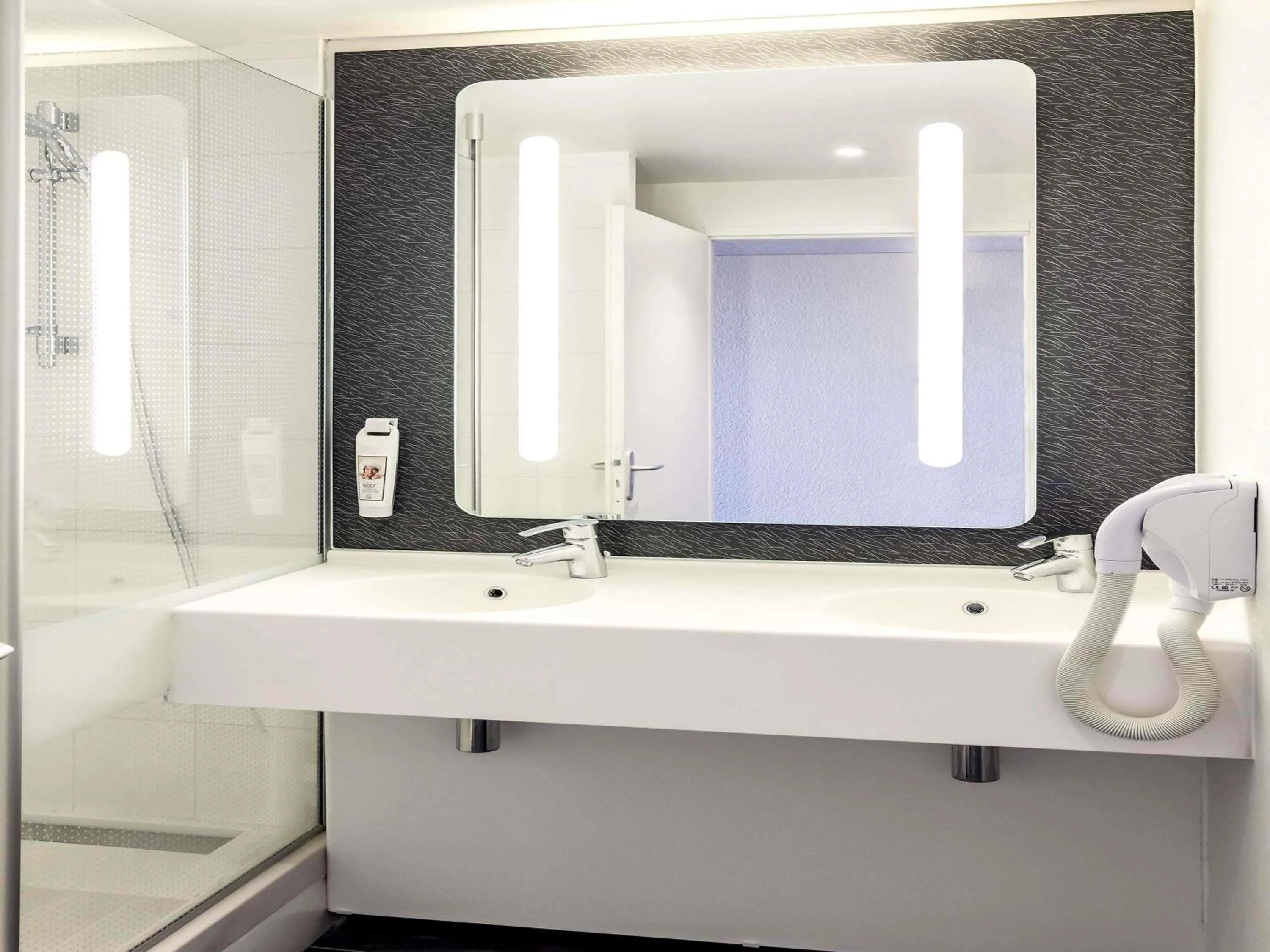 Bedroom in ibis Beziers Est Mediterranee A9/A75