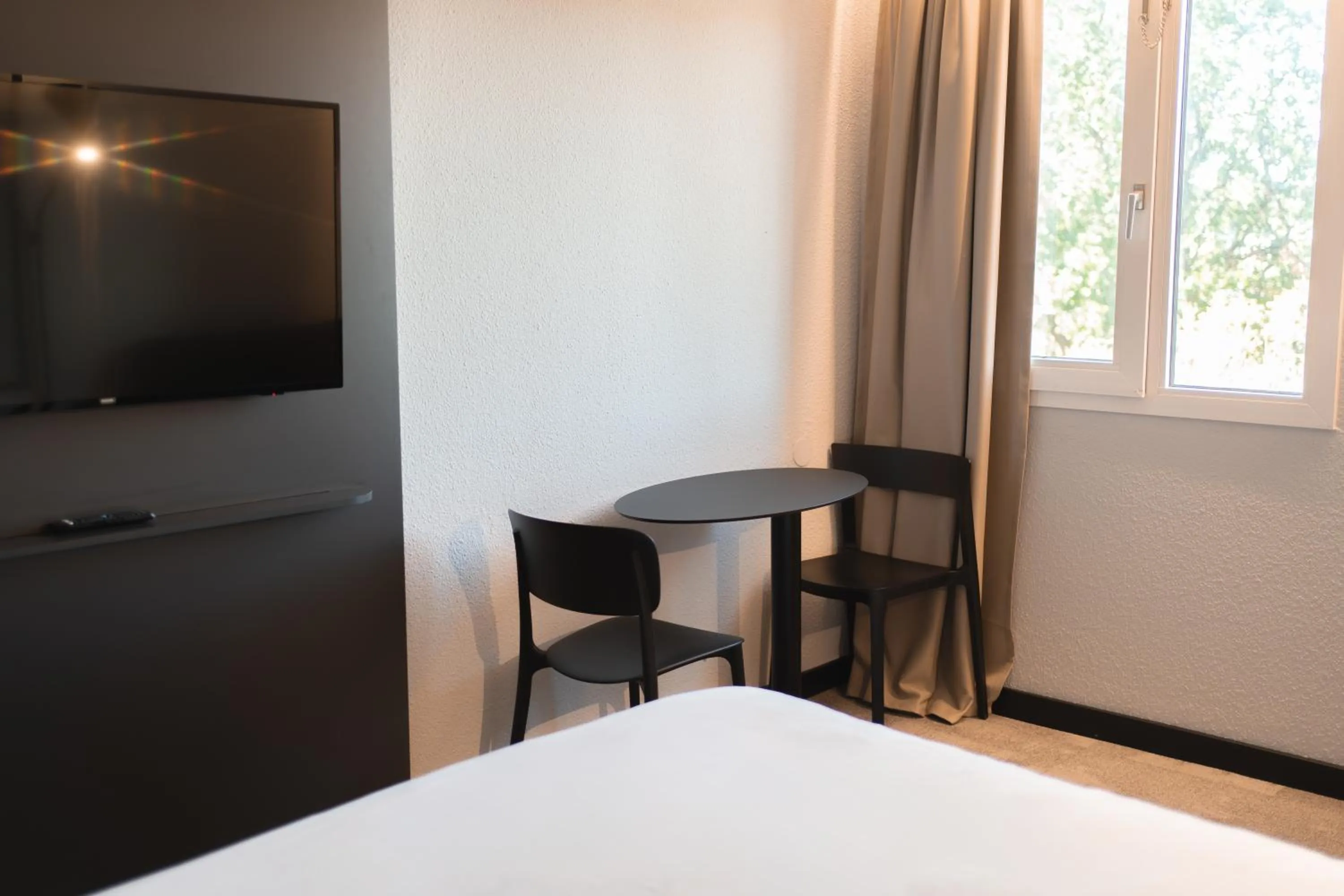 TV and multimedia, Bed in ibis Beziers Est Mediterranee A9/A75