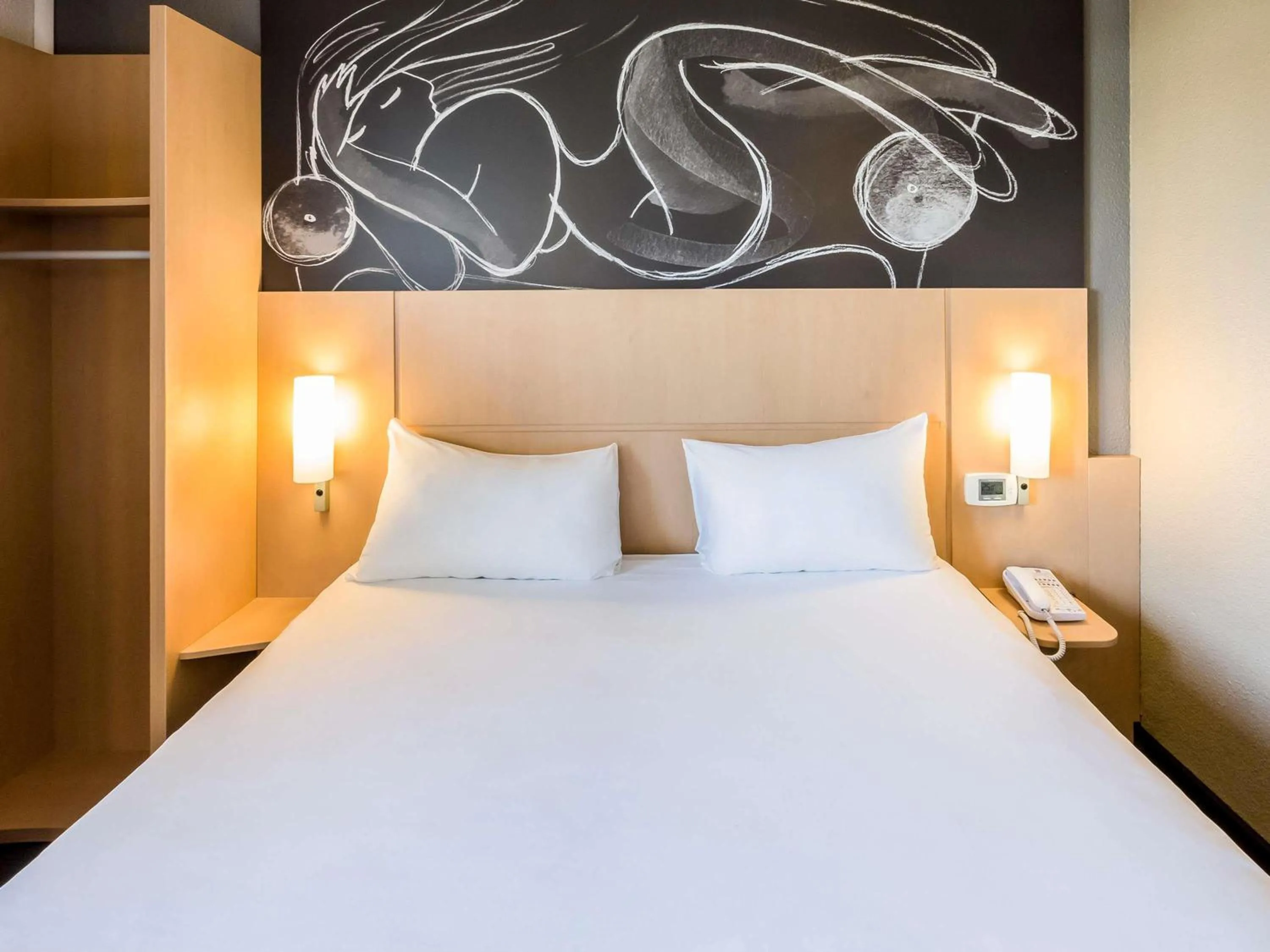 Bedroom, Bed in ibis Beziers Est Mediterranee A9/A75