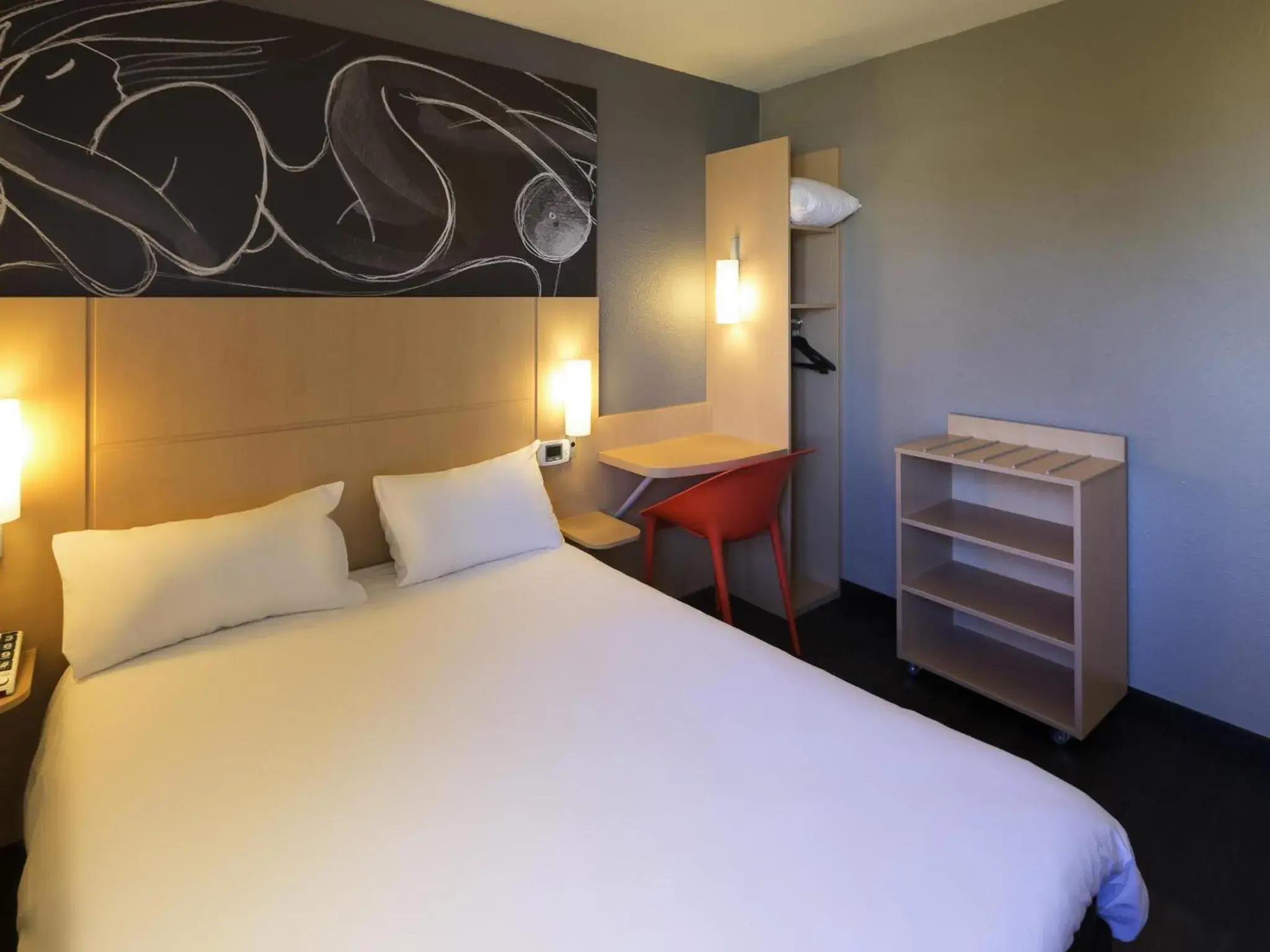 Double Room with Sofa Bed in ibis Beziers Est Mediterranee A9/A75 Double Room with Sofa Bed in ibis Beziers Est Mediterranee A9/A75