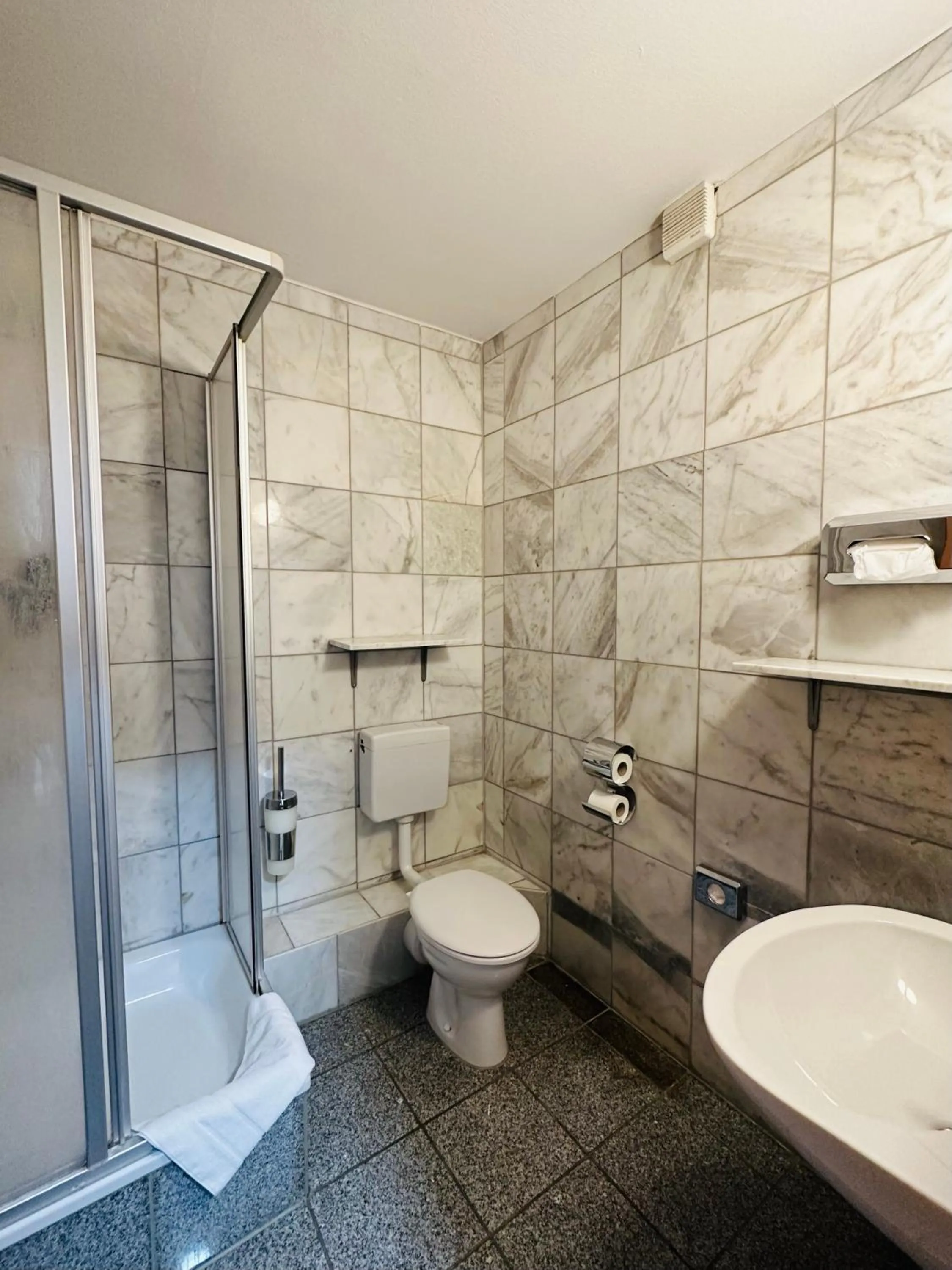 Shower in Hotel Zentrum