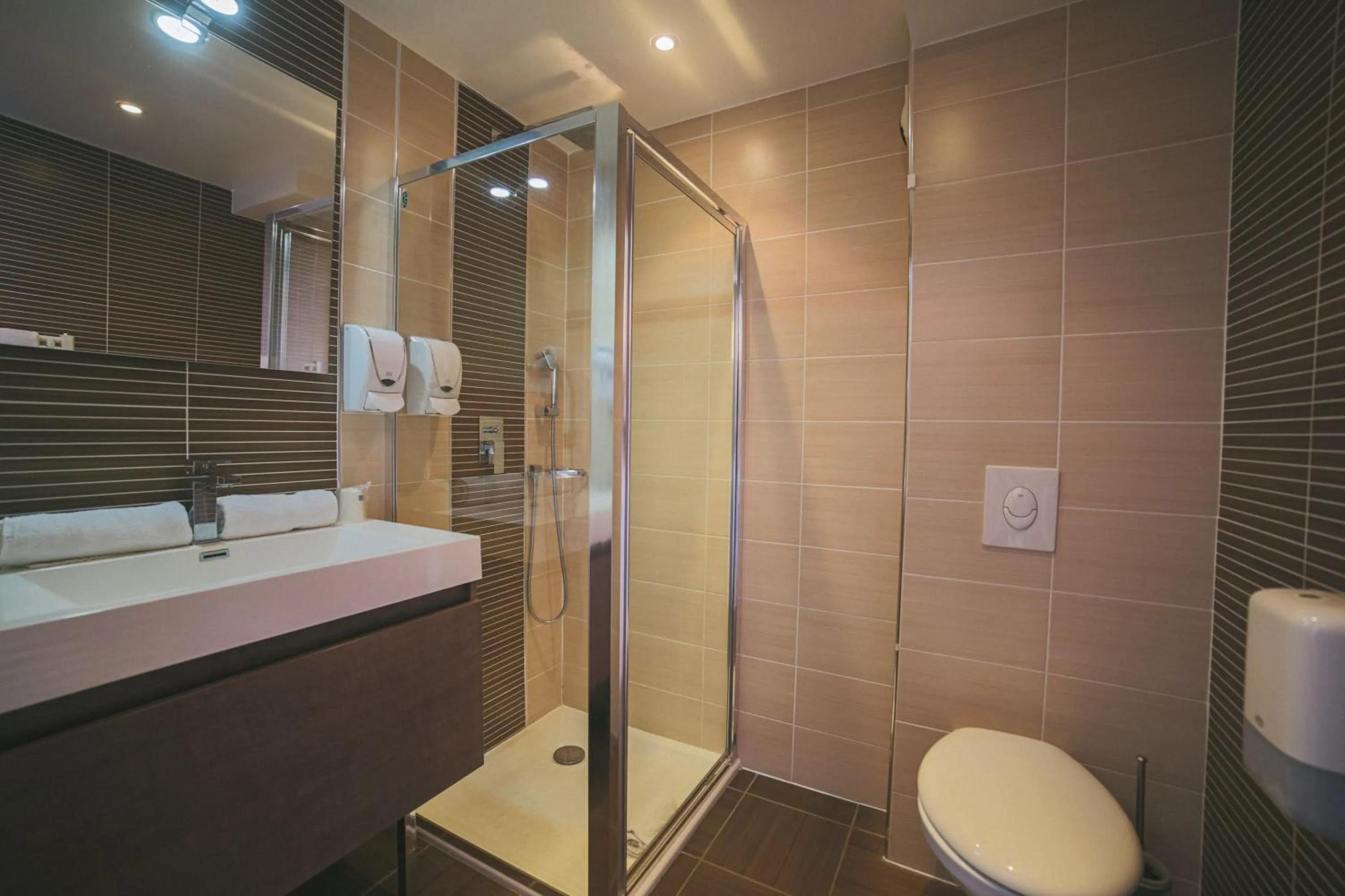 Shower in Holidays & Work HOTEL