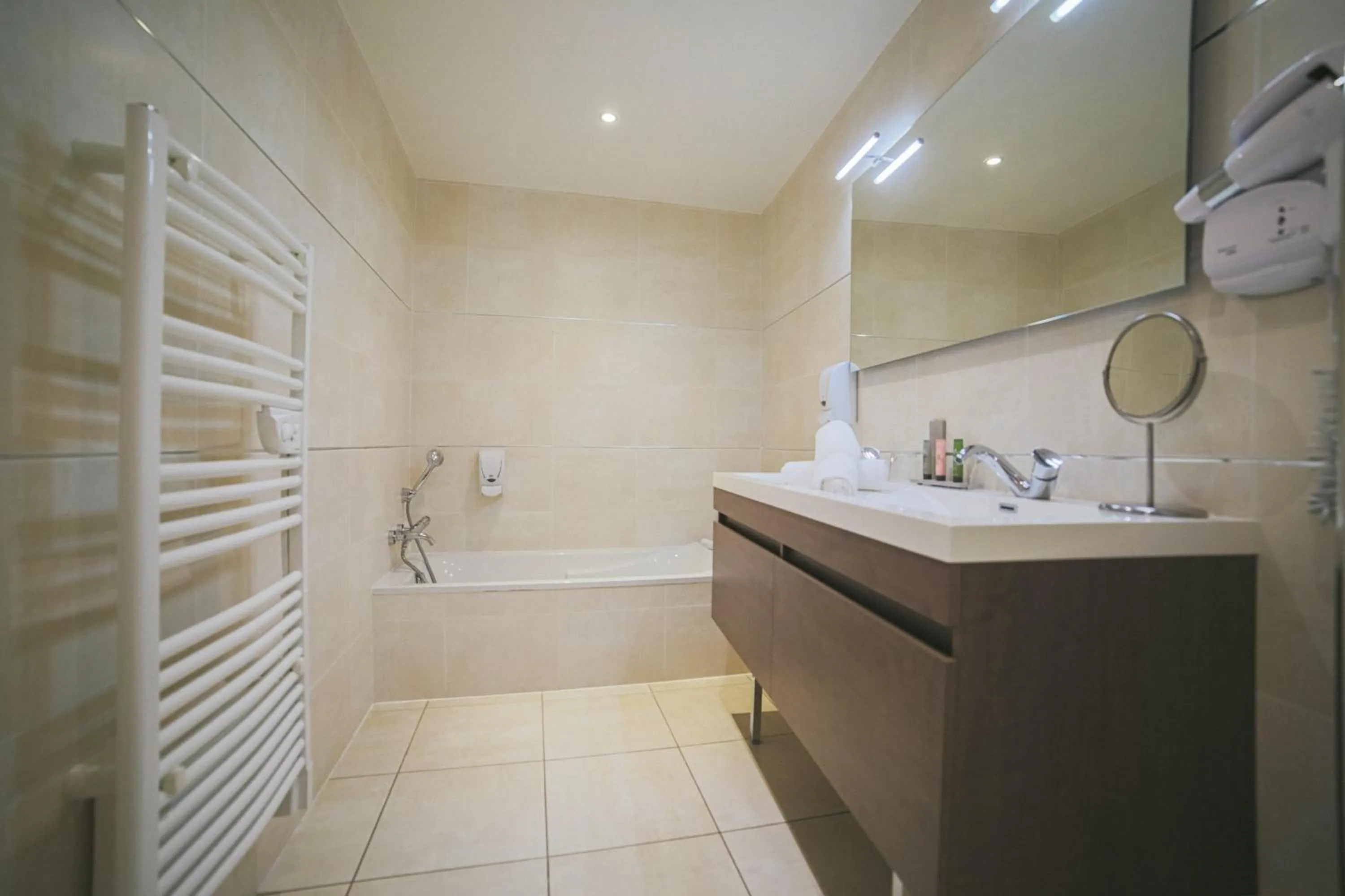 Toilet in Holidays & Work HOTEL