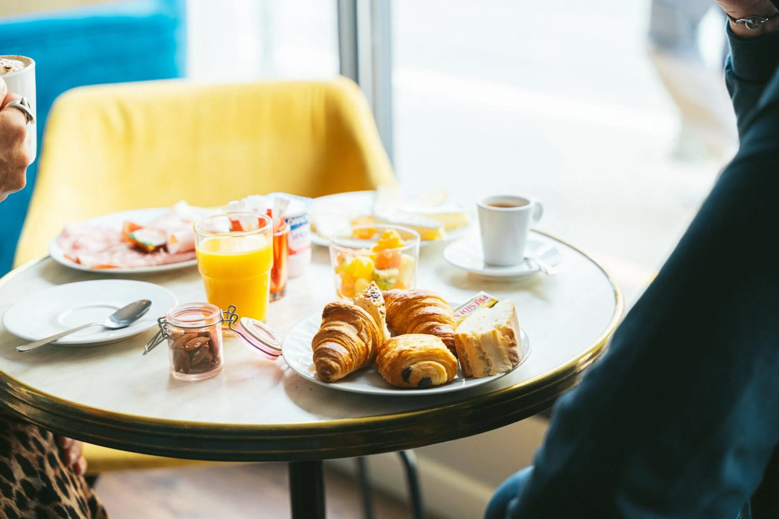 Breakfast in Holidays & Work HOTEL