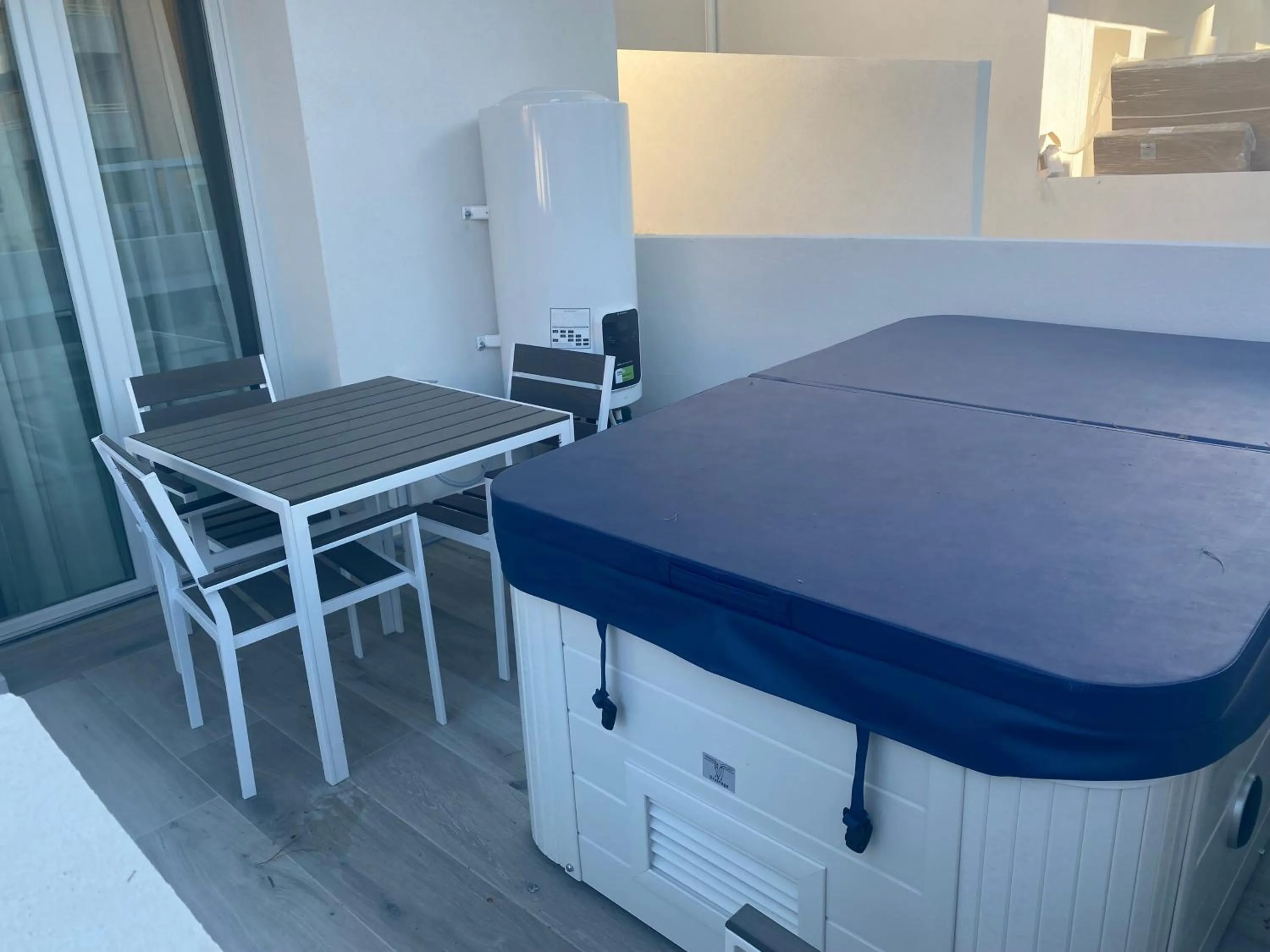 Hot Tub in Marina Suites & Apartments 4 stelle S