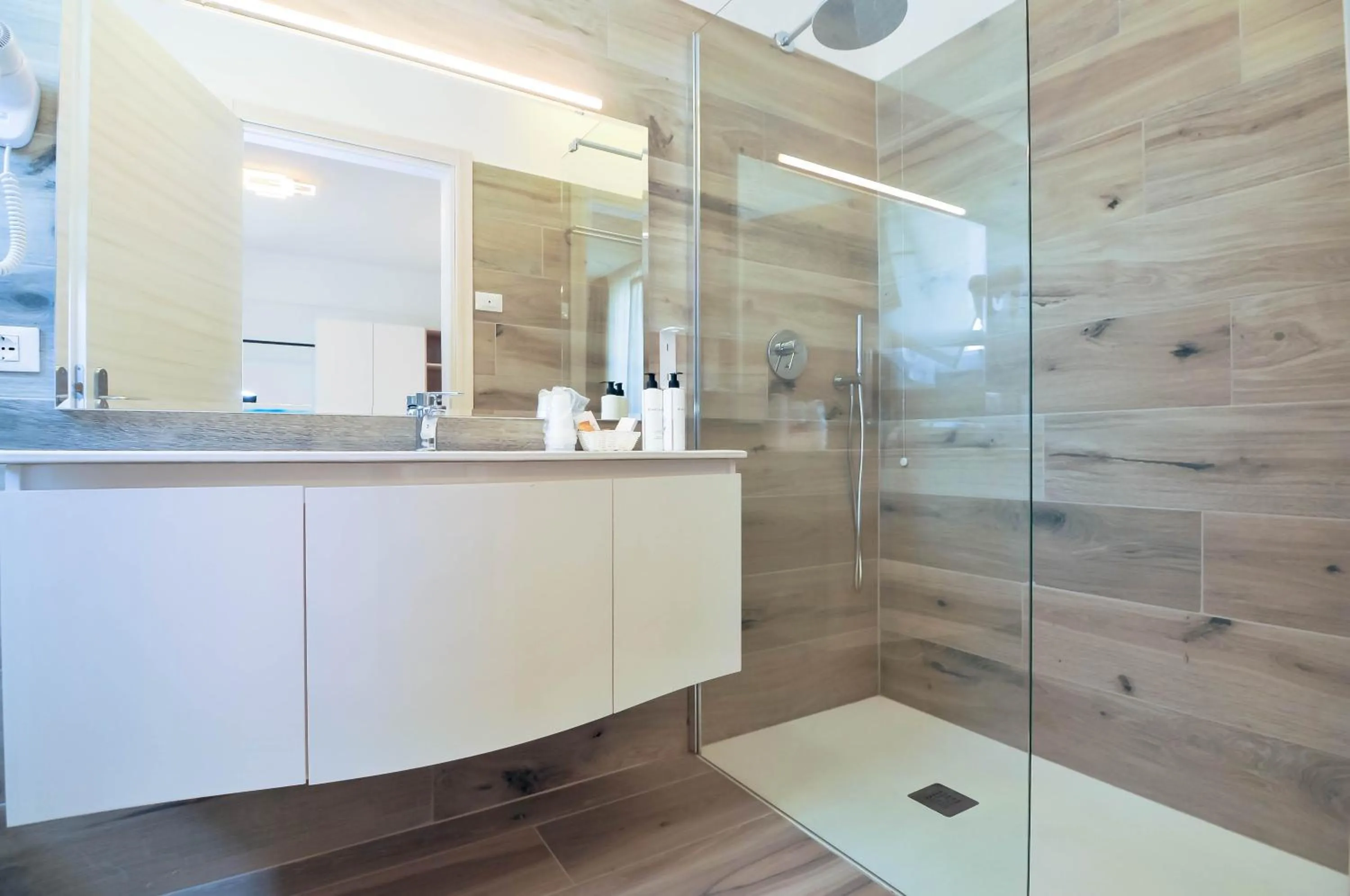 Bathroom in Marina Suites & Apartments 4 stelle S