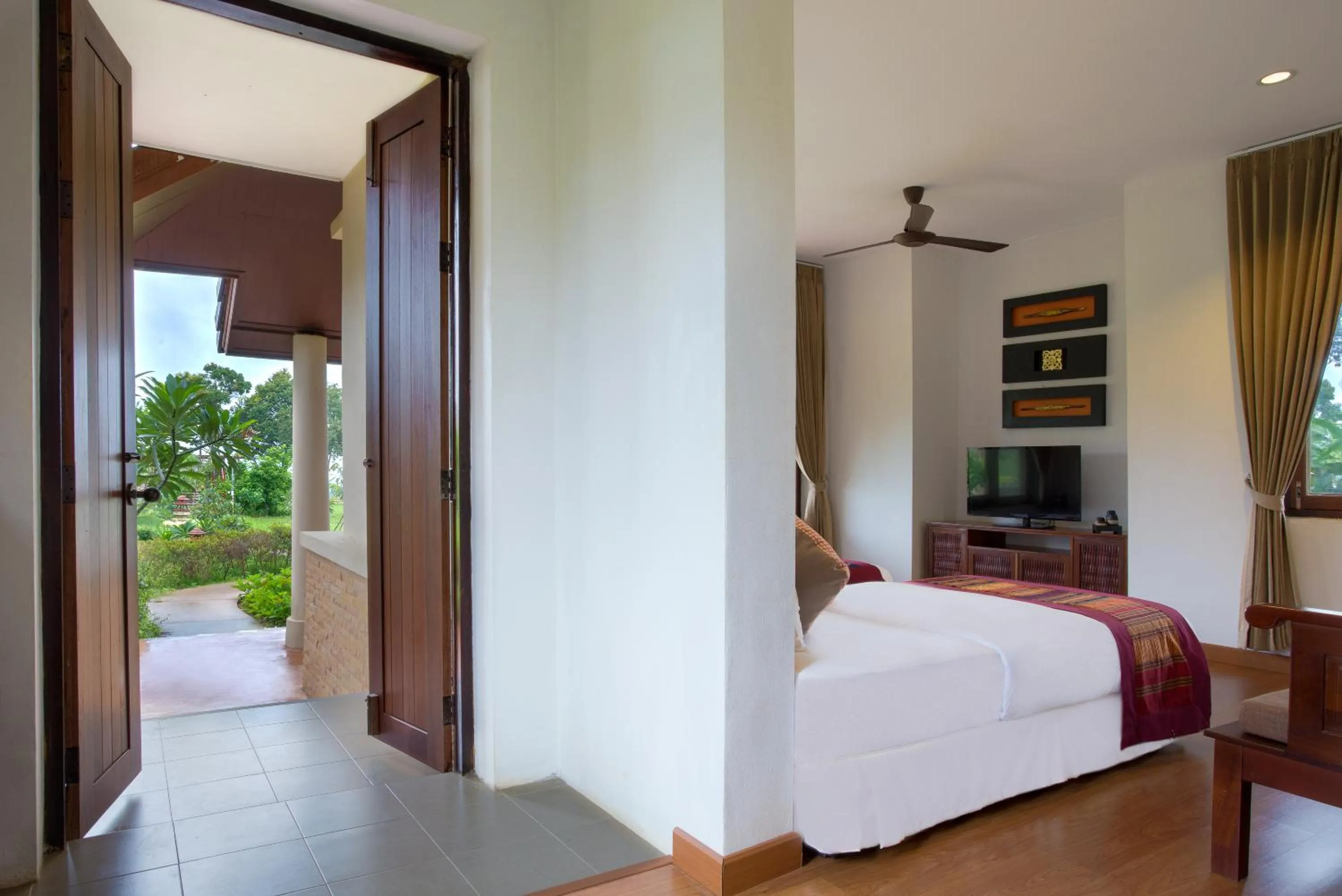 Decorative detail, Bed in Sabaidee Valley