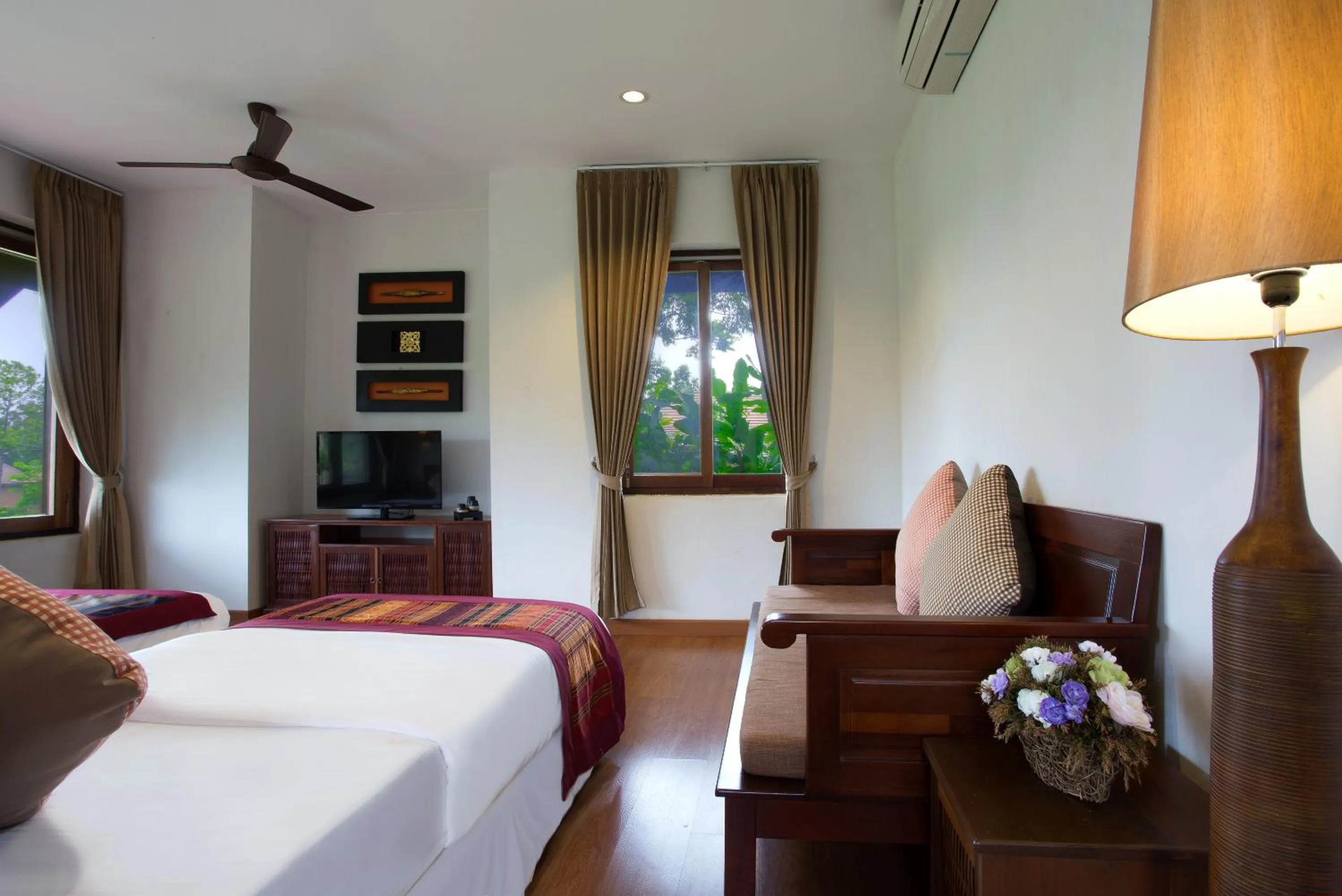 Photo of the whole room, Bed in Sabaidee Valley