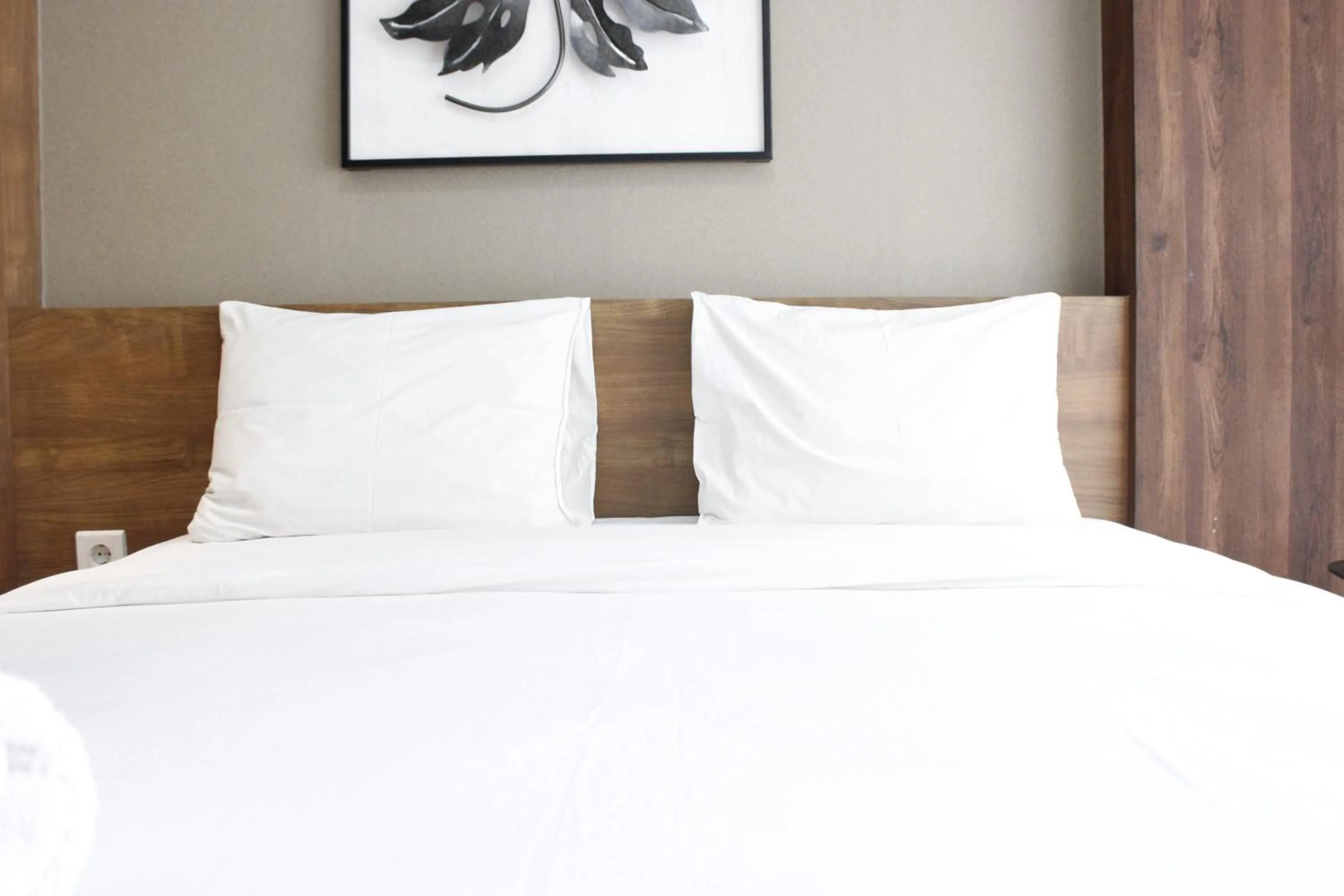 Bed in Artistic & Scenic Studio at Gateway Pasteur near Cimahi By Travelio