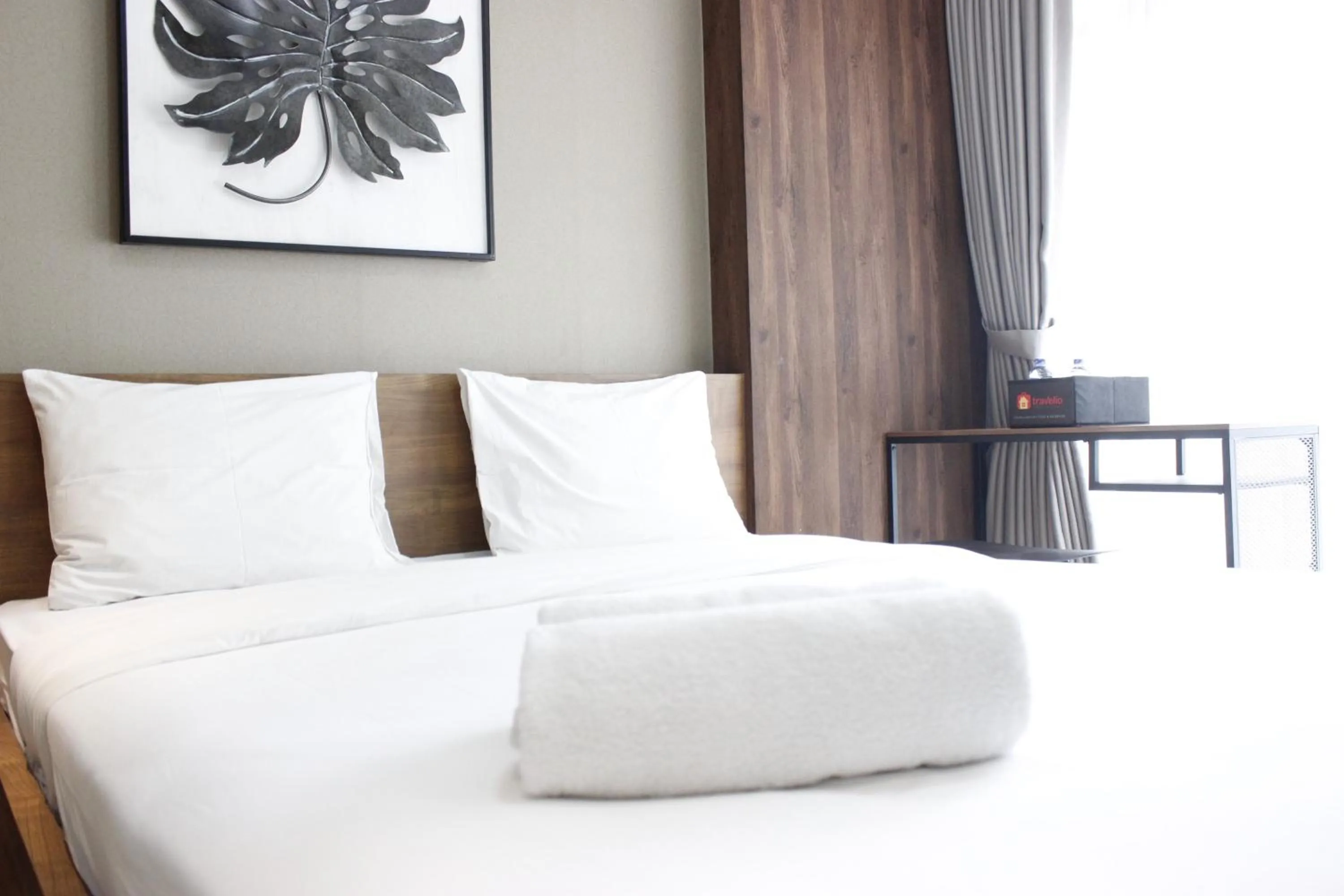Bed in Artistic & Scenic Studio at Gateway Pasteur near Cimahi By Travelio