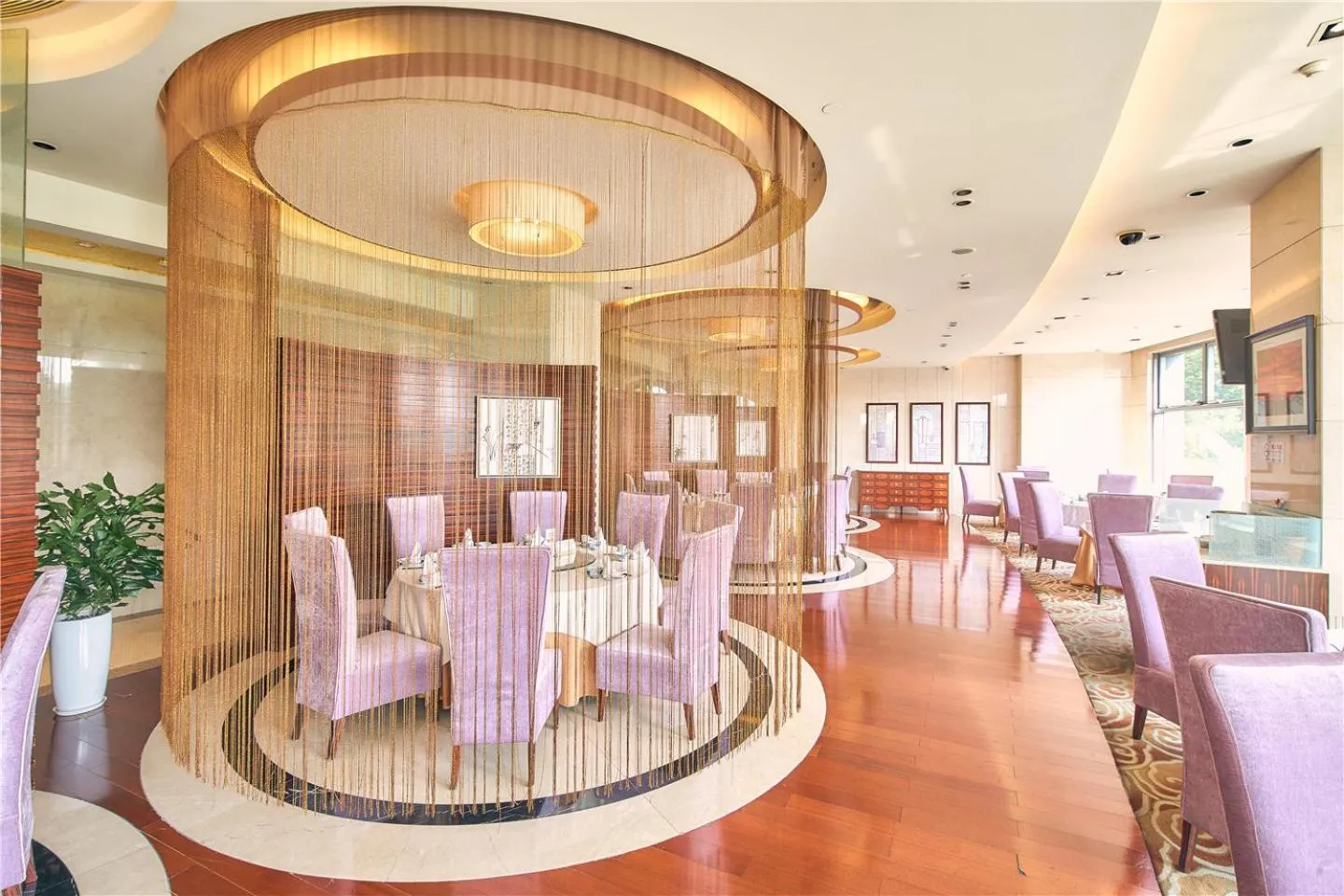 Restaurant/places to eat in Parkview Hotel