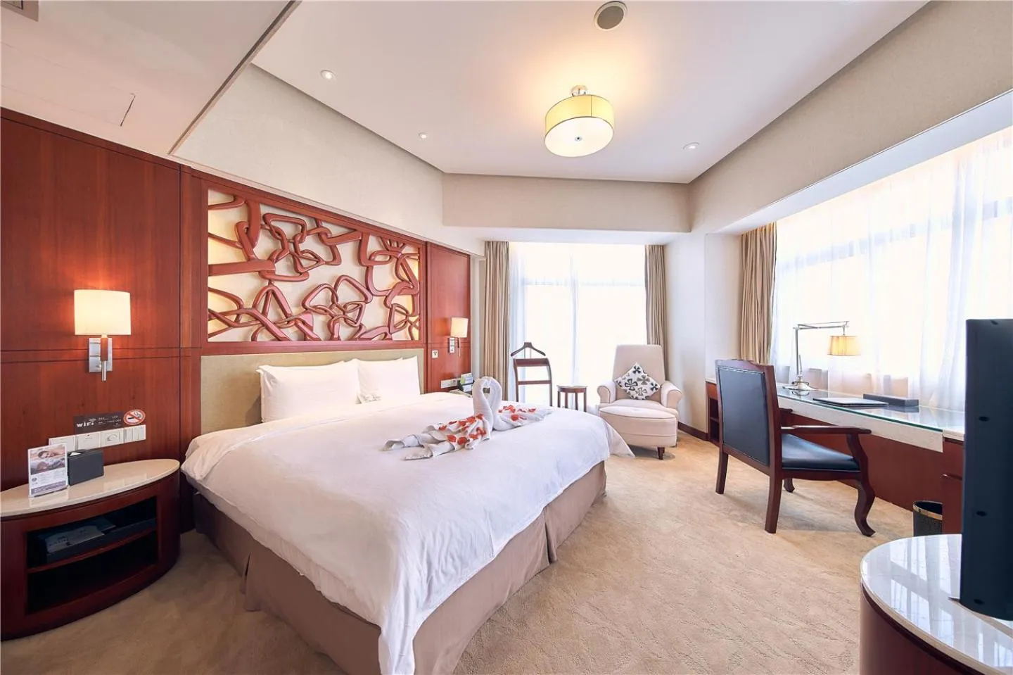 Photo of the whole room, Bed in Parkview Hotel