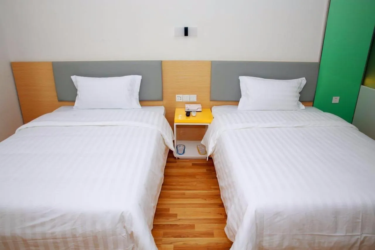 Bed in 7 Days Guiyang North Station